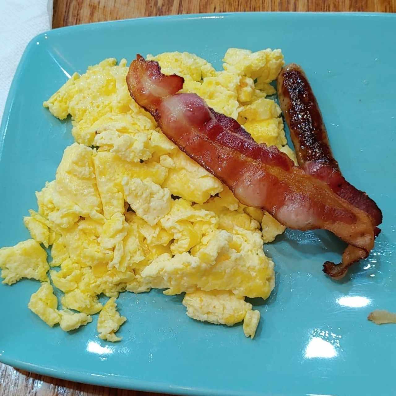 Huevos Revueltos, Bacon y Chorizo
