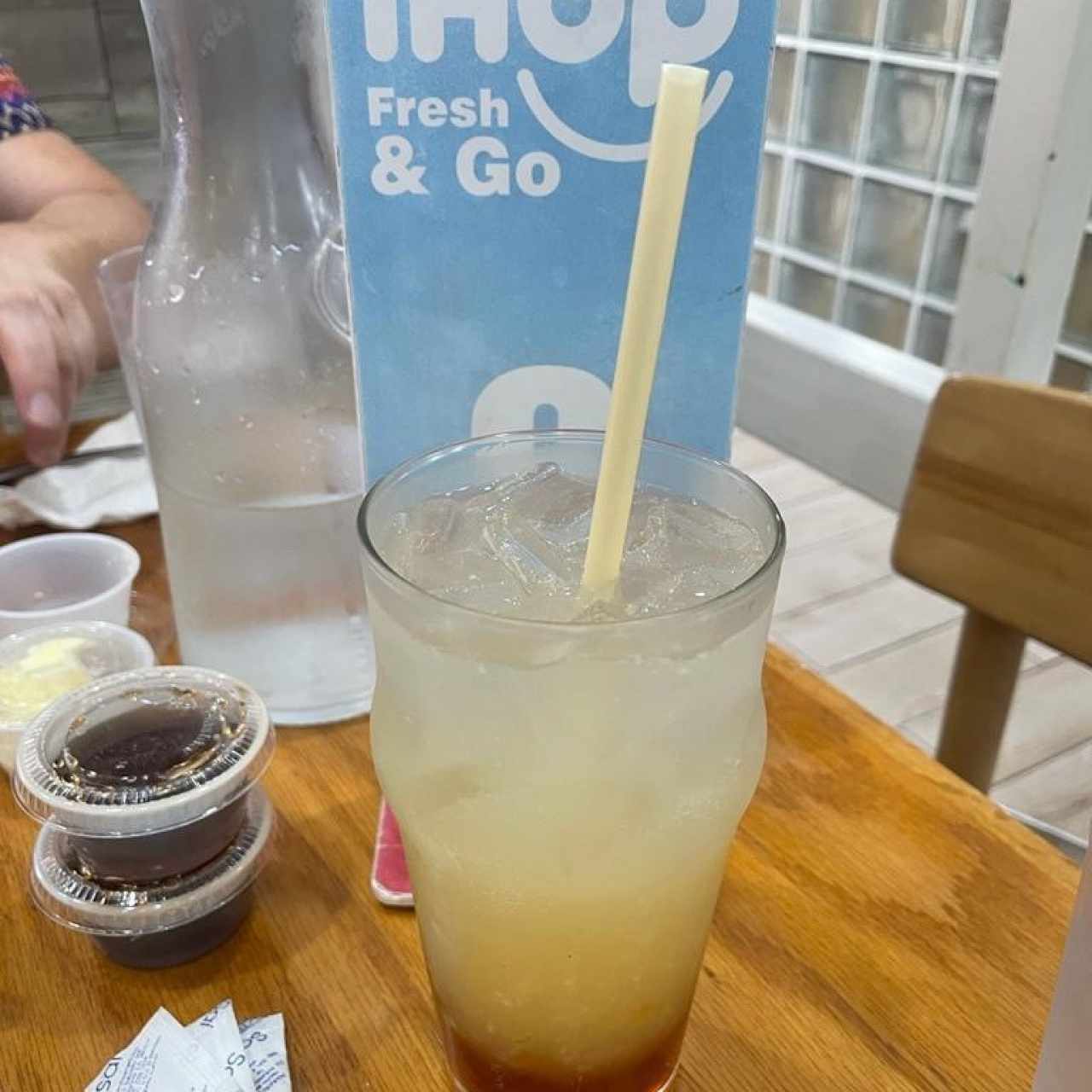 TROPICAL ISLAND TWIST (Una mezcla de limonada, soda lima-limón y jarabe de mango tropical)