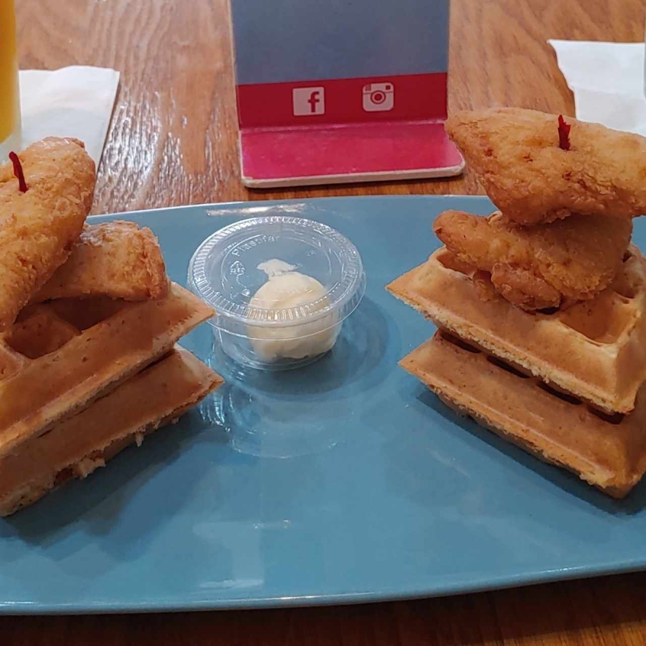 waffle con pollo