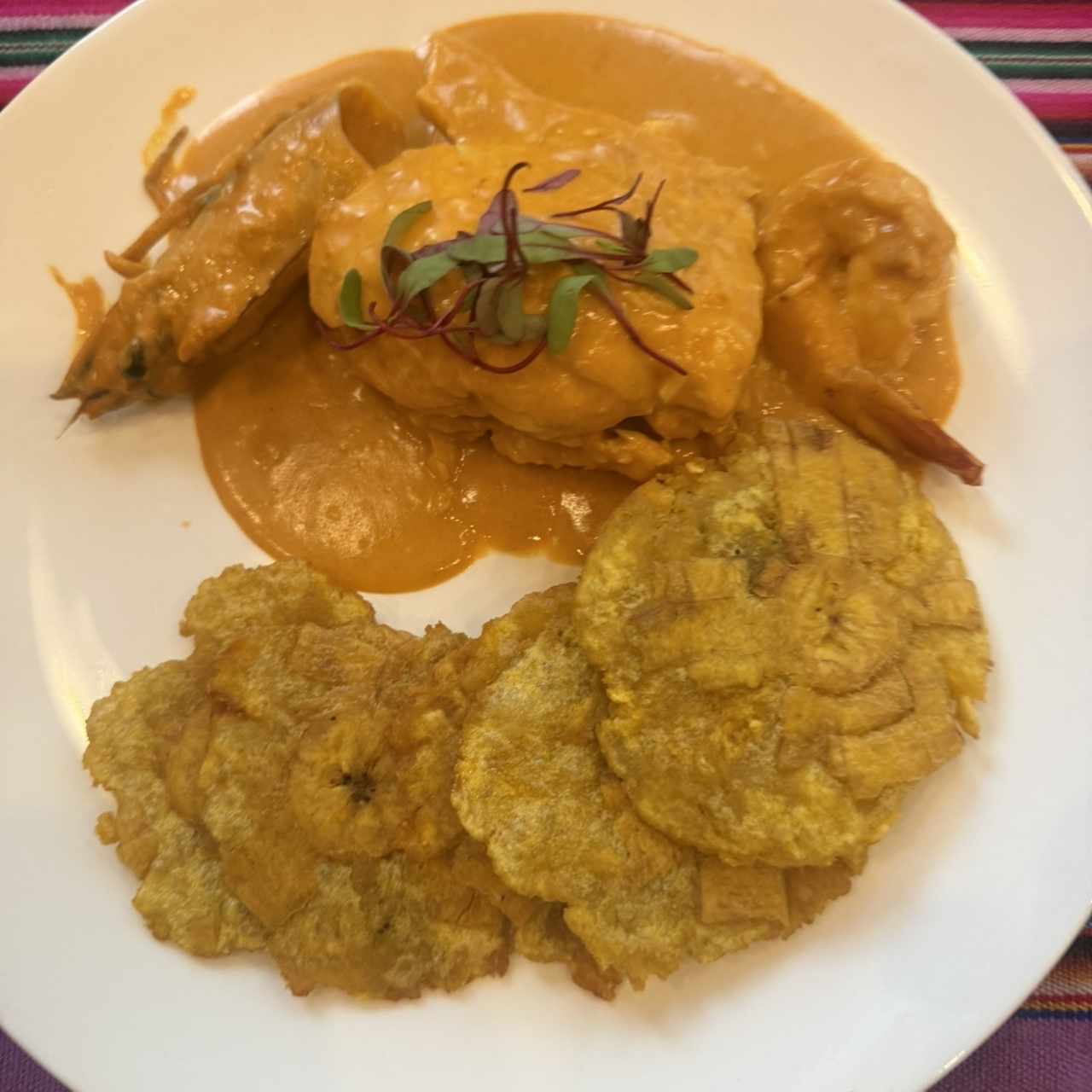 Corbina rellena de langostino