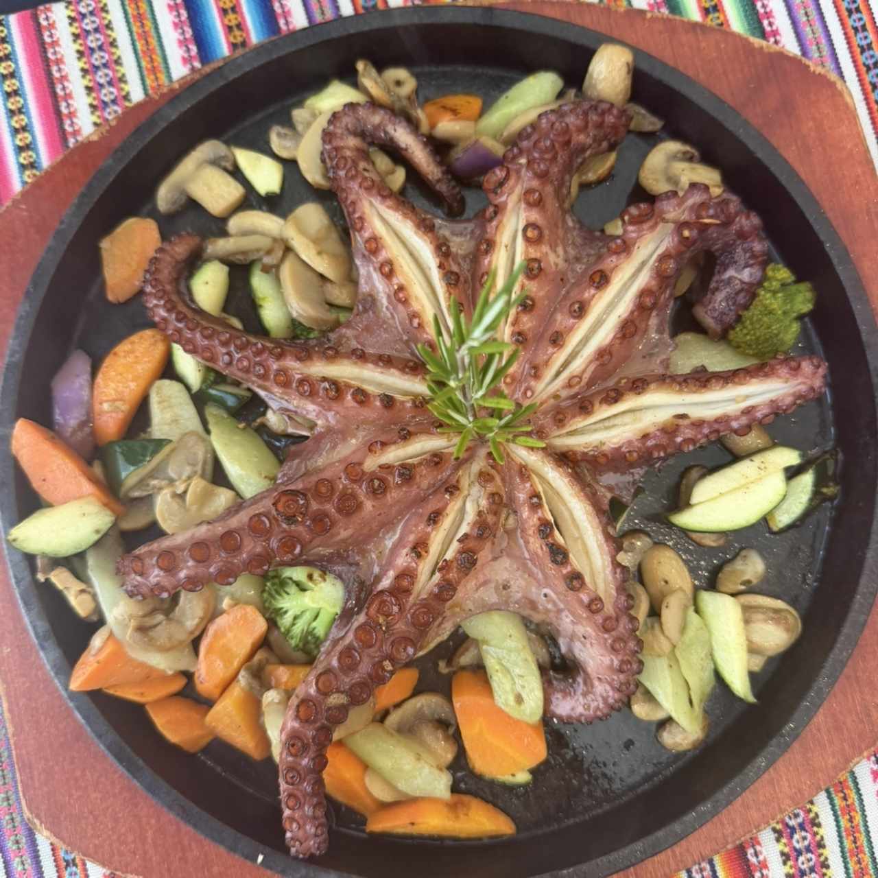Entradas Calientes - Pulpo al Carbón