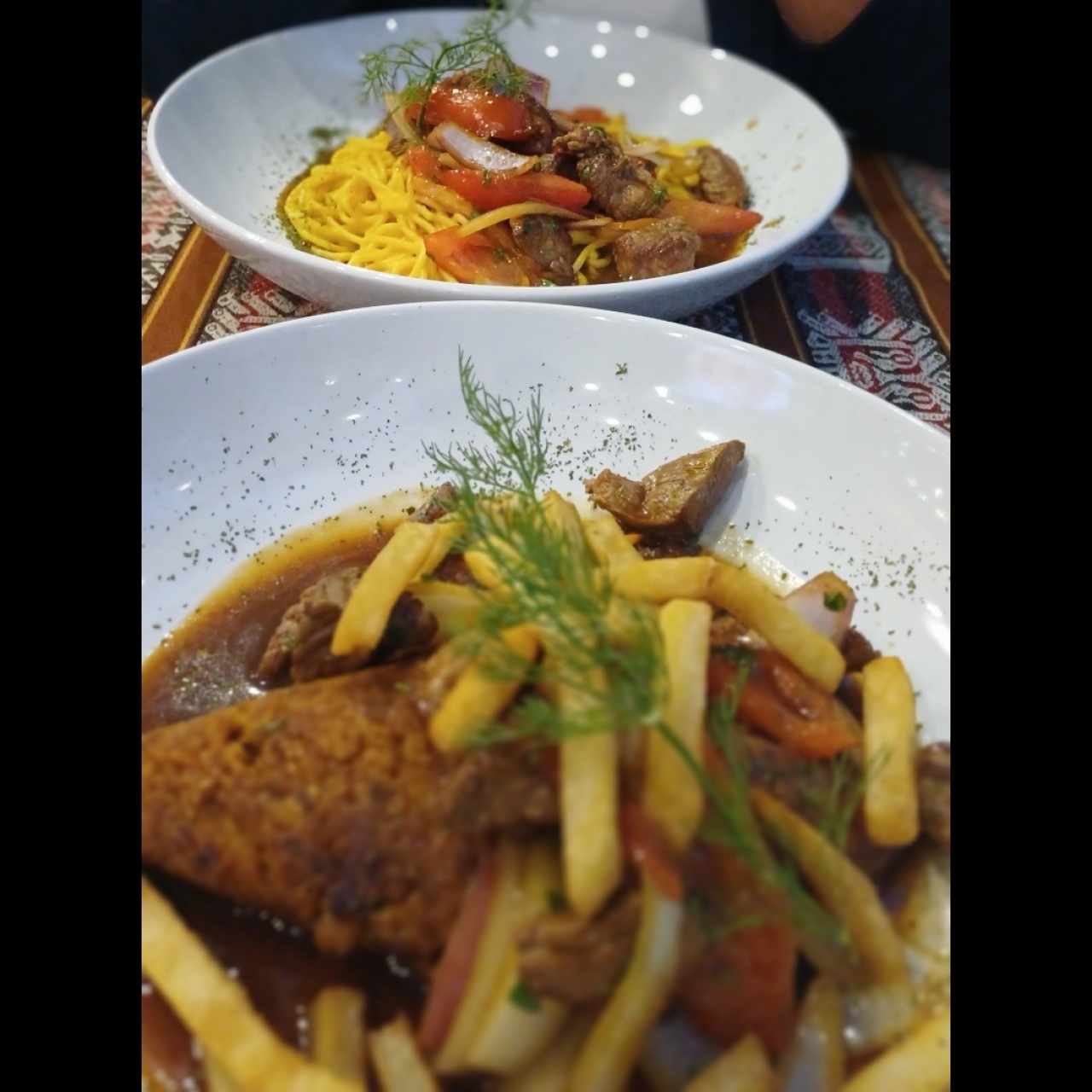 Tallarin en Salsa Huancaina con Filete de Res
