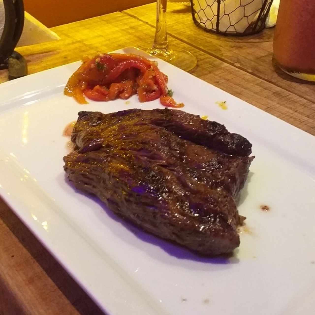 Entraña con tomate 