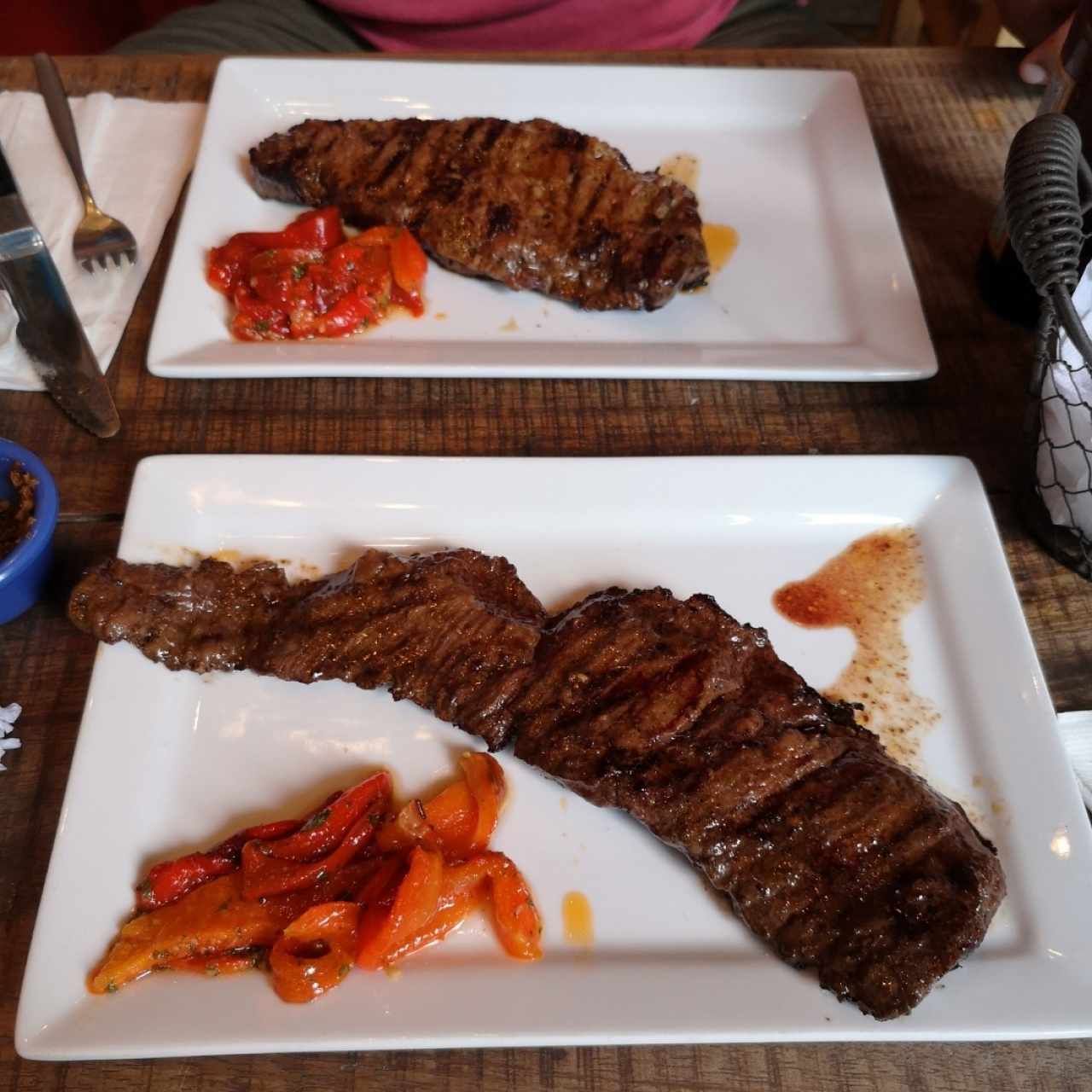 el de atras steak y el de adelante entraña
