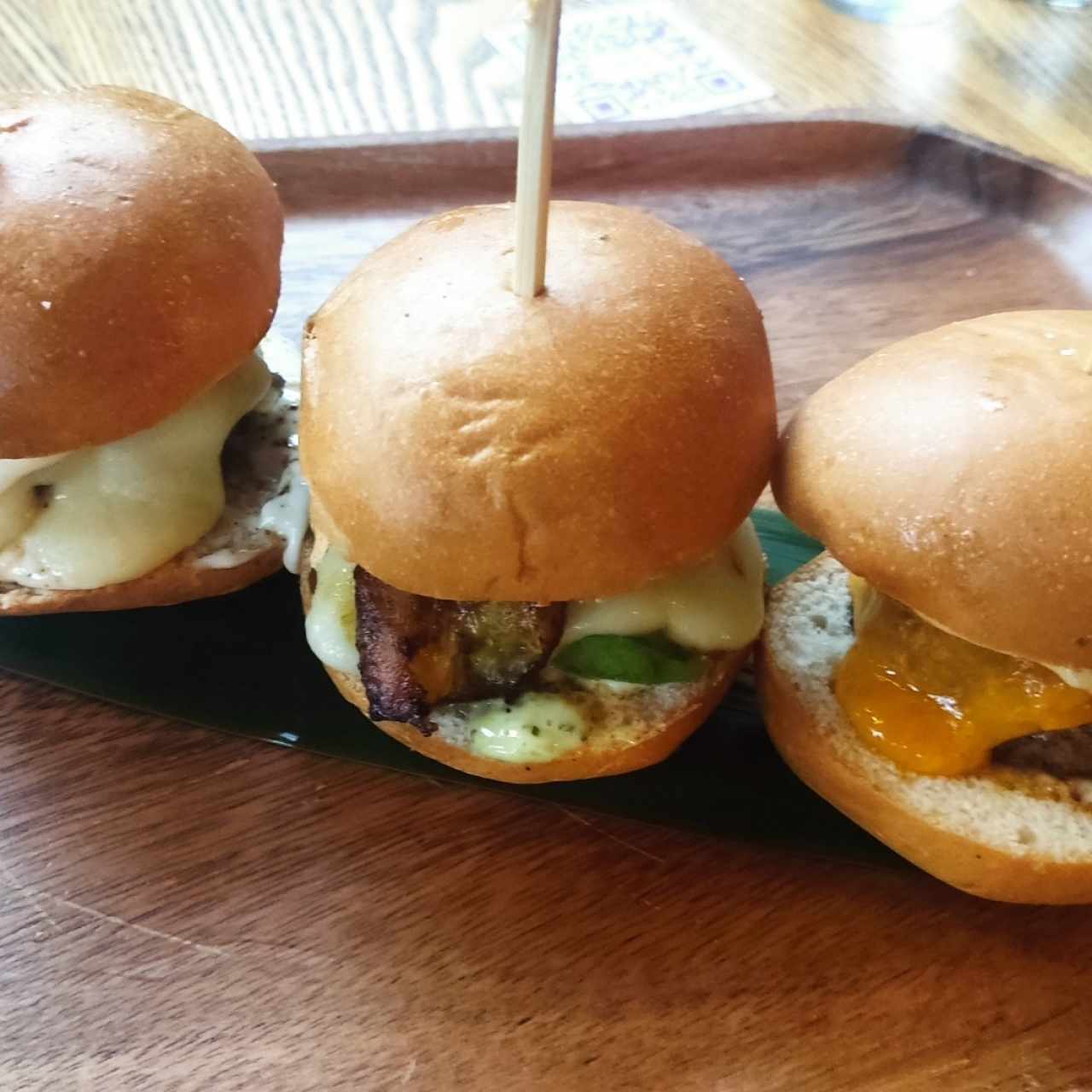 Trío de hamburguesas 