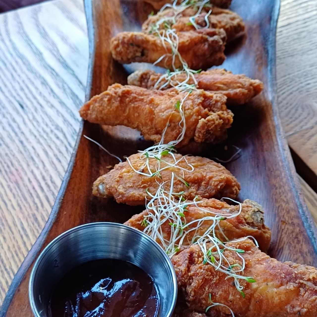 8 Alitas / BBQ, Picante o Maracuyá
