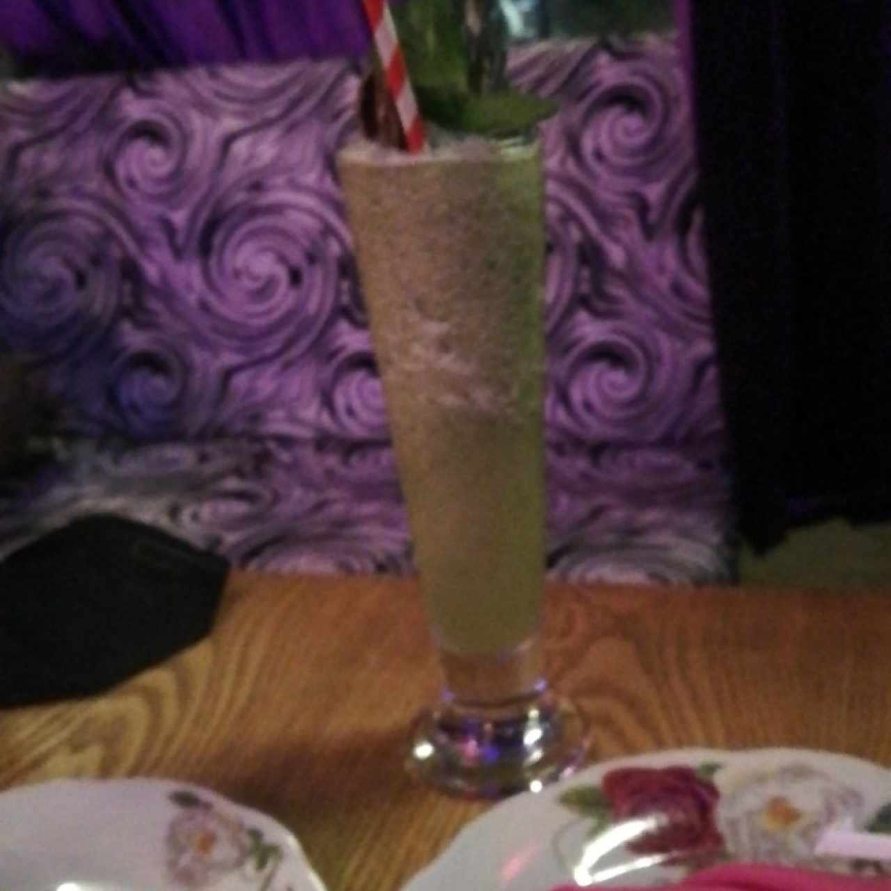 Limonada con yerba buena y jengibre