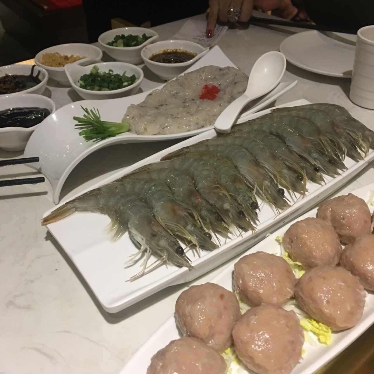bolitas de pescado, camaron entero y camaron en puré
