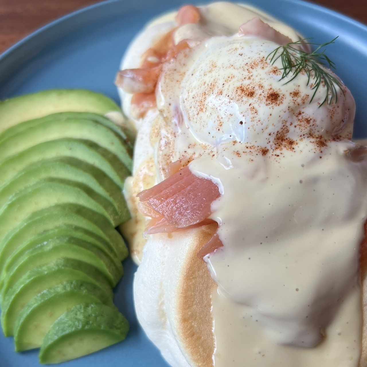 Fluffy pancake con huevos benedictinos