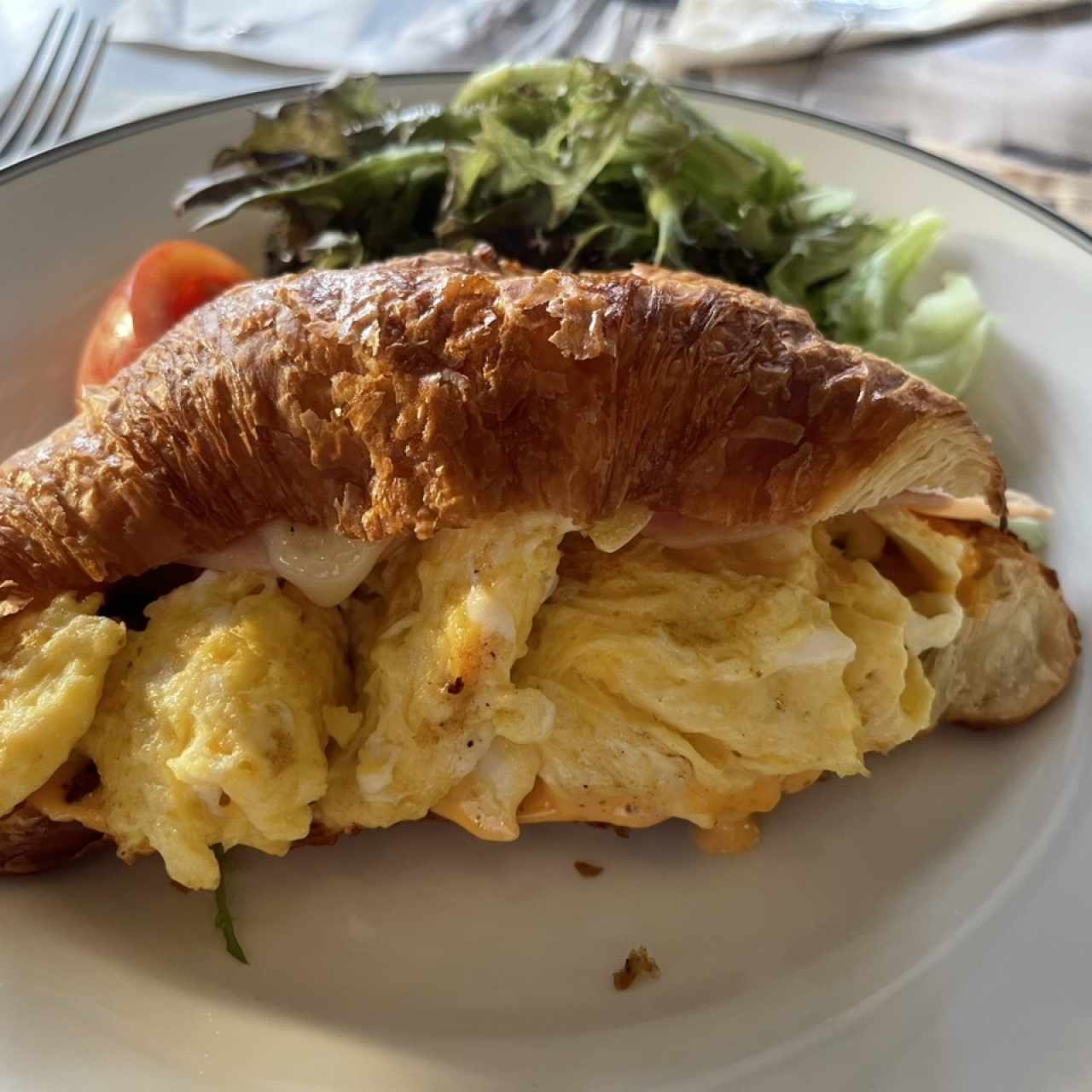 Croissant de Huevo y Bacon