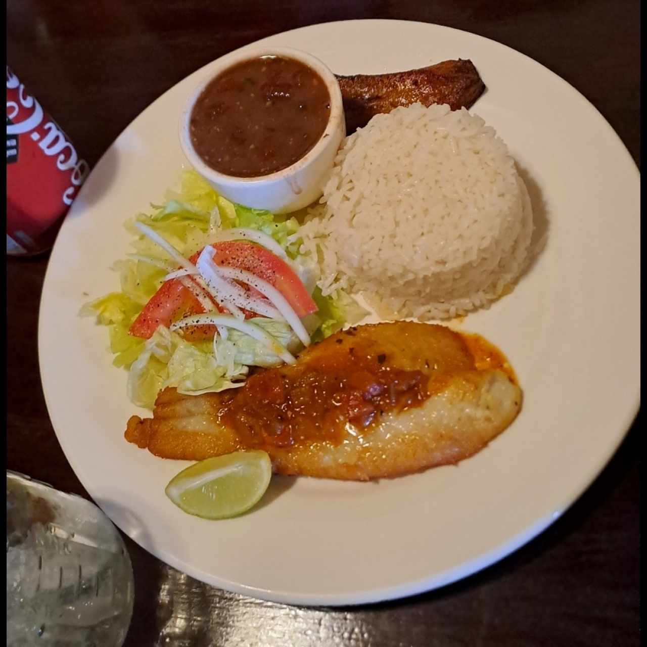 Filete de pescado con arroz y poroto 