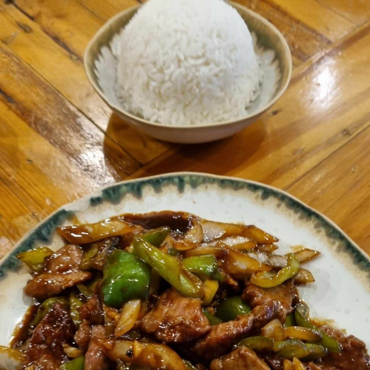 34. Bistec Picado con arroz jazmín 