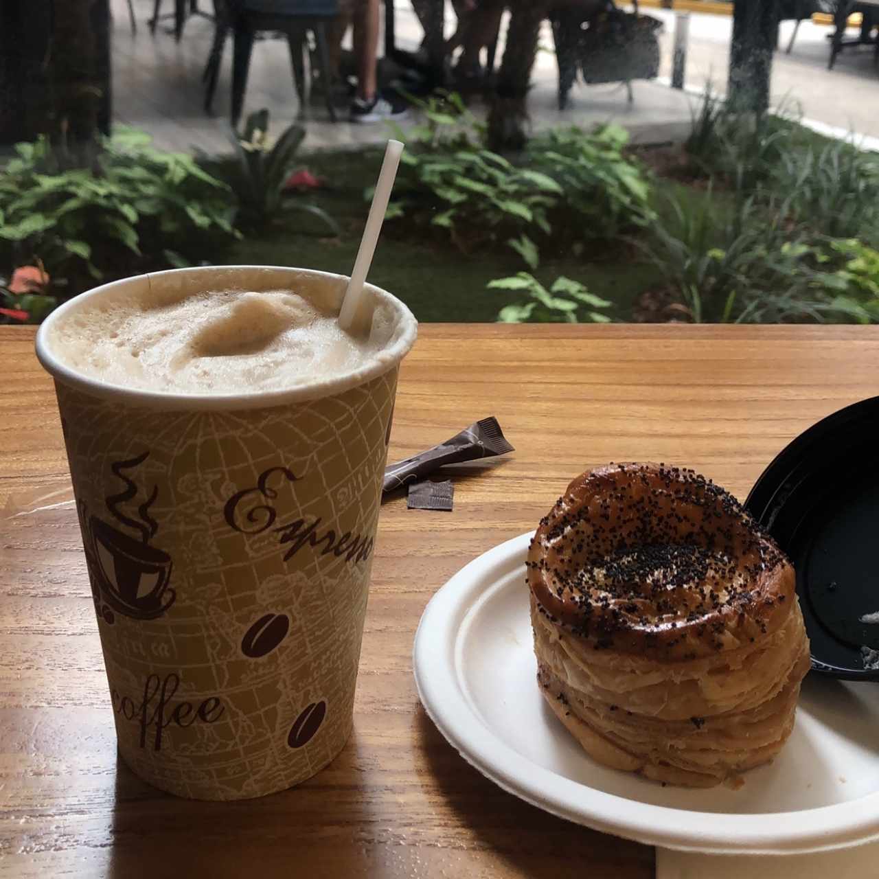Pastel de queso y Latte