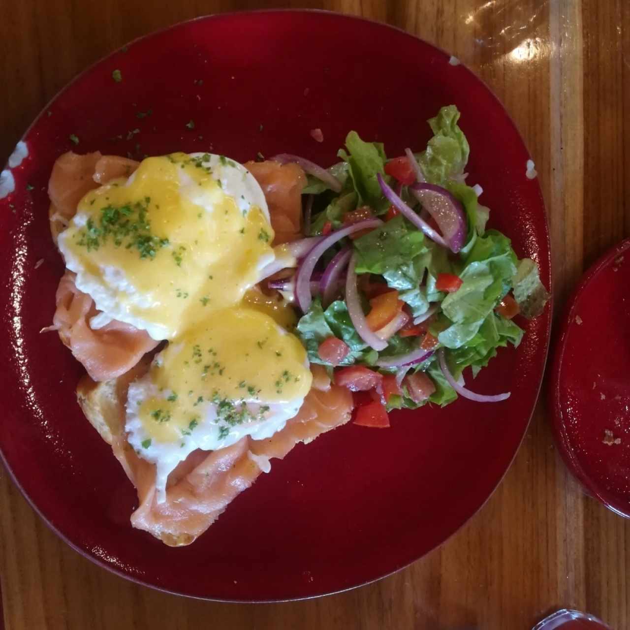 Huevos Benedictinos con salmón 