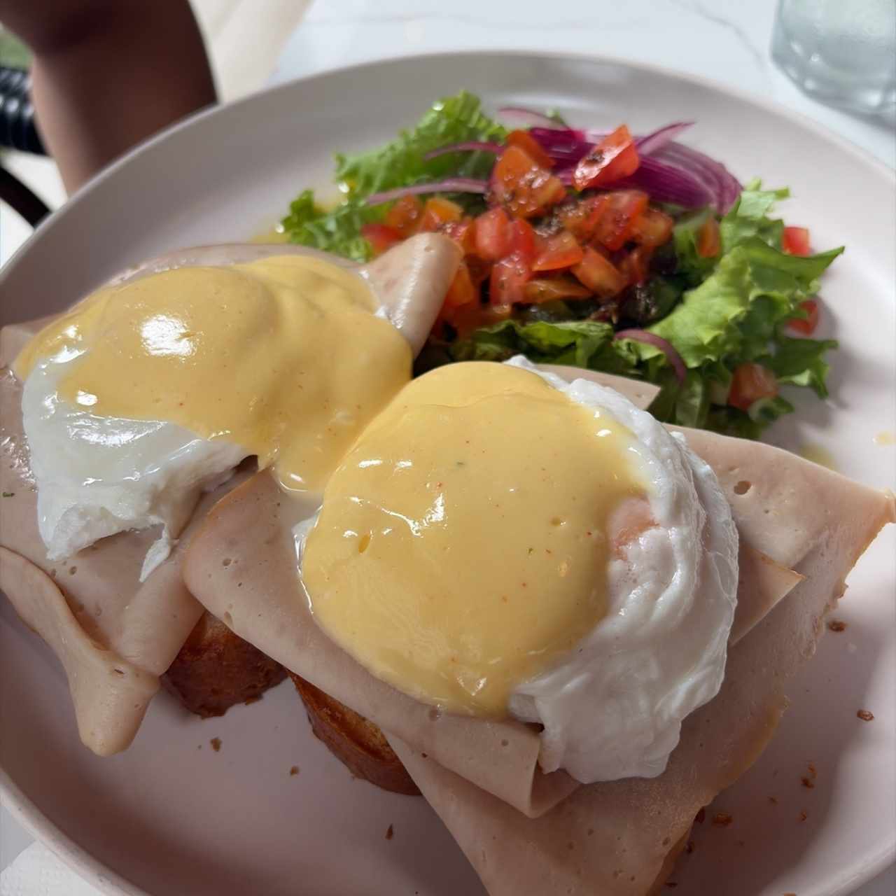 Huevos Benedictinos de Pavo o de Salmón
