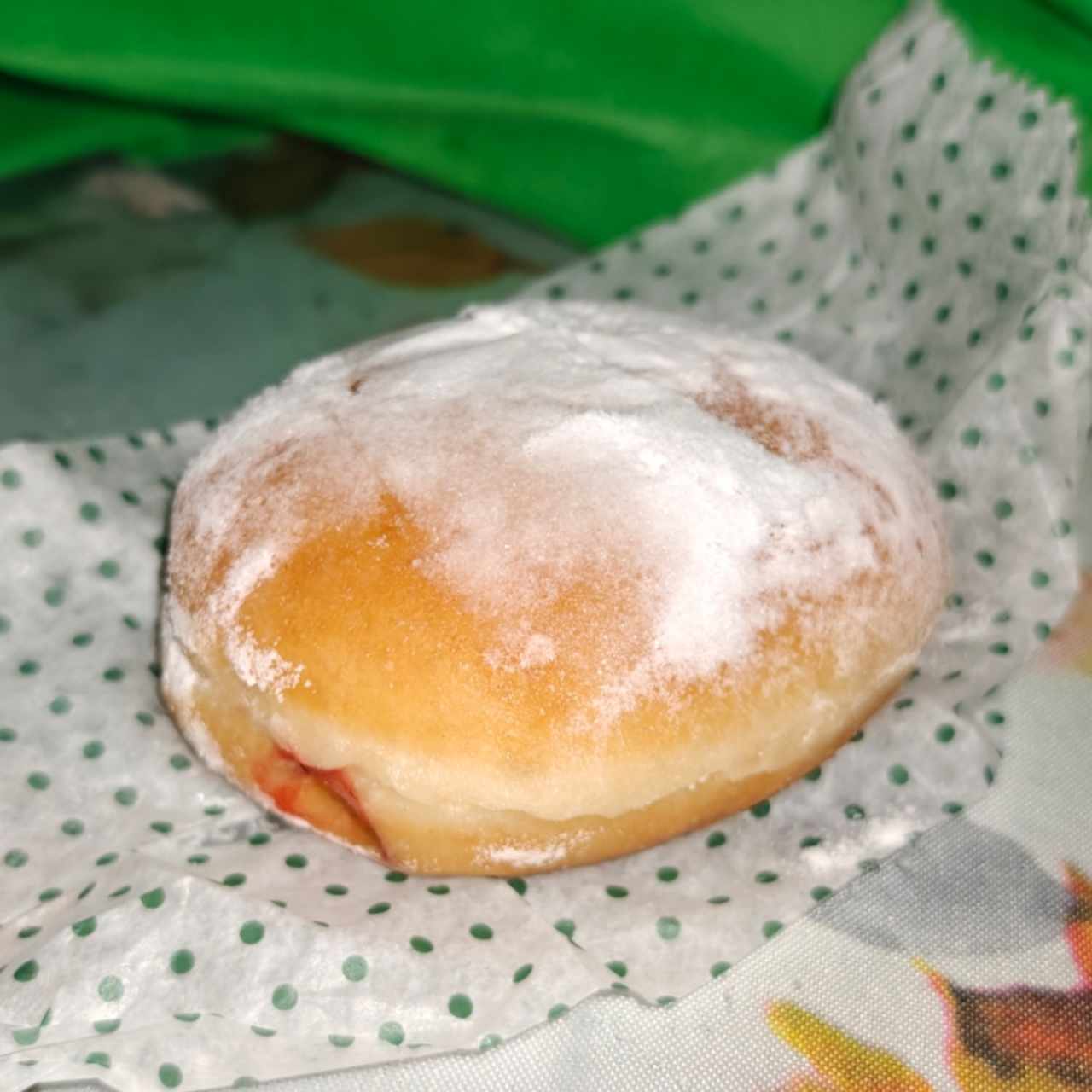 Dona rellena de fresa