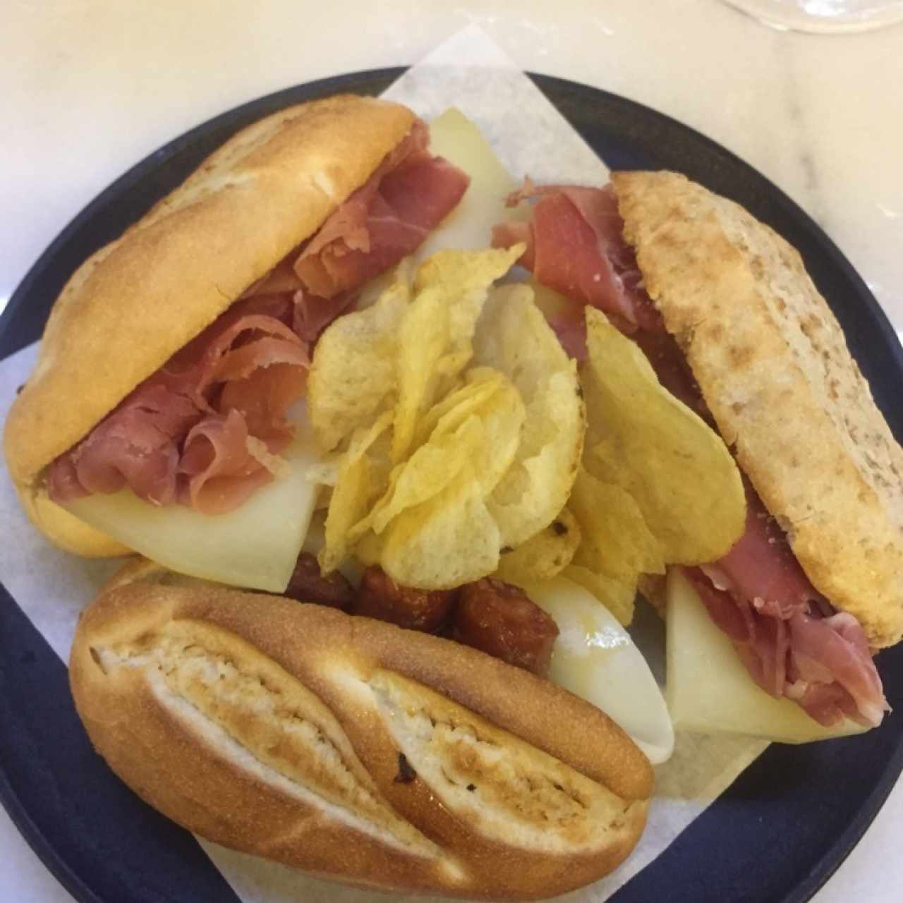 Montadito de Jamón Serrano, Manchego y Tumaca 