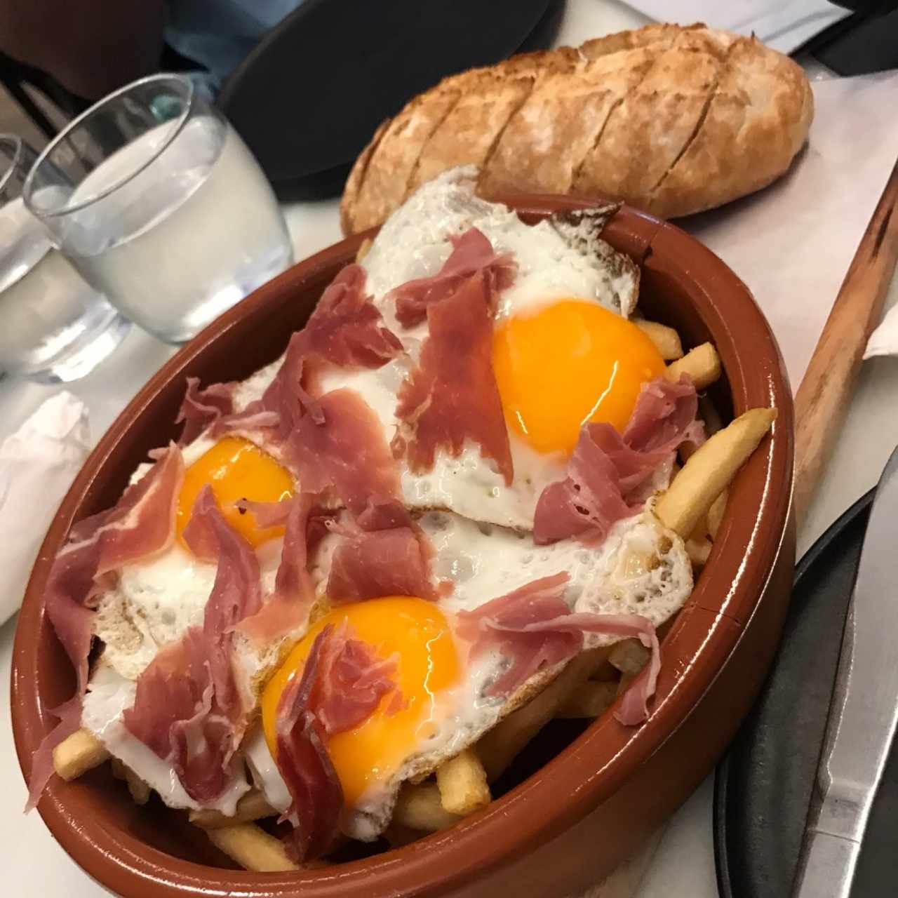 Huevos Estrellados con Jamón Serrano