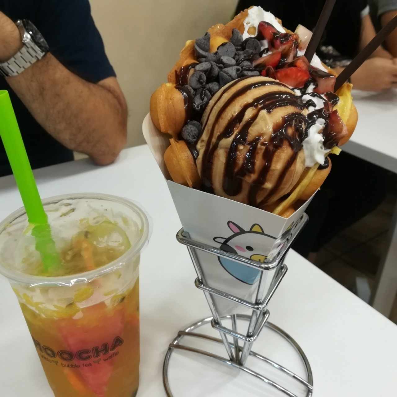 fruit tea y waffle original con helado salted caramel
