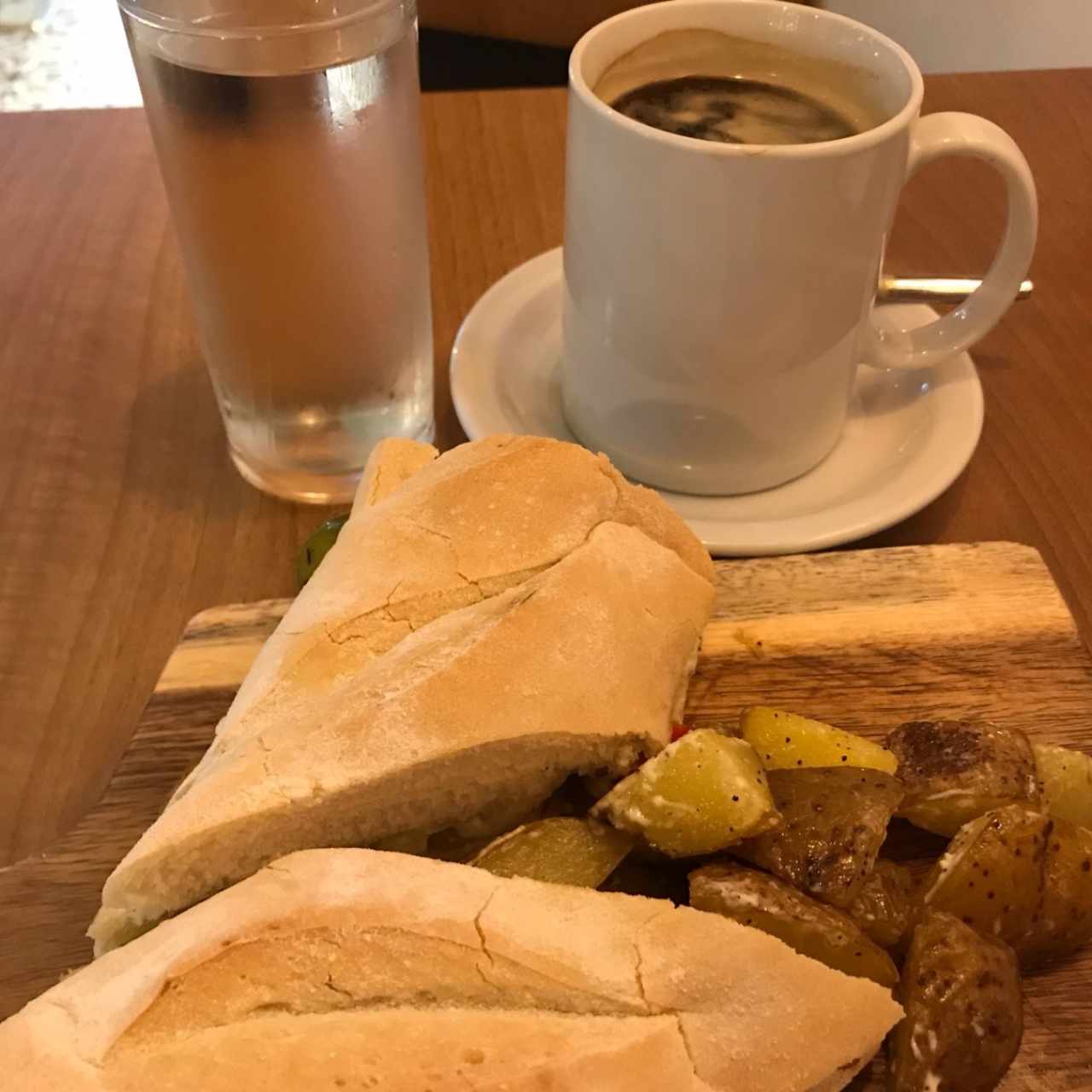 Combo de emparedado tinta y café