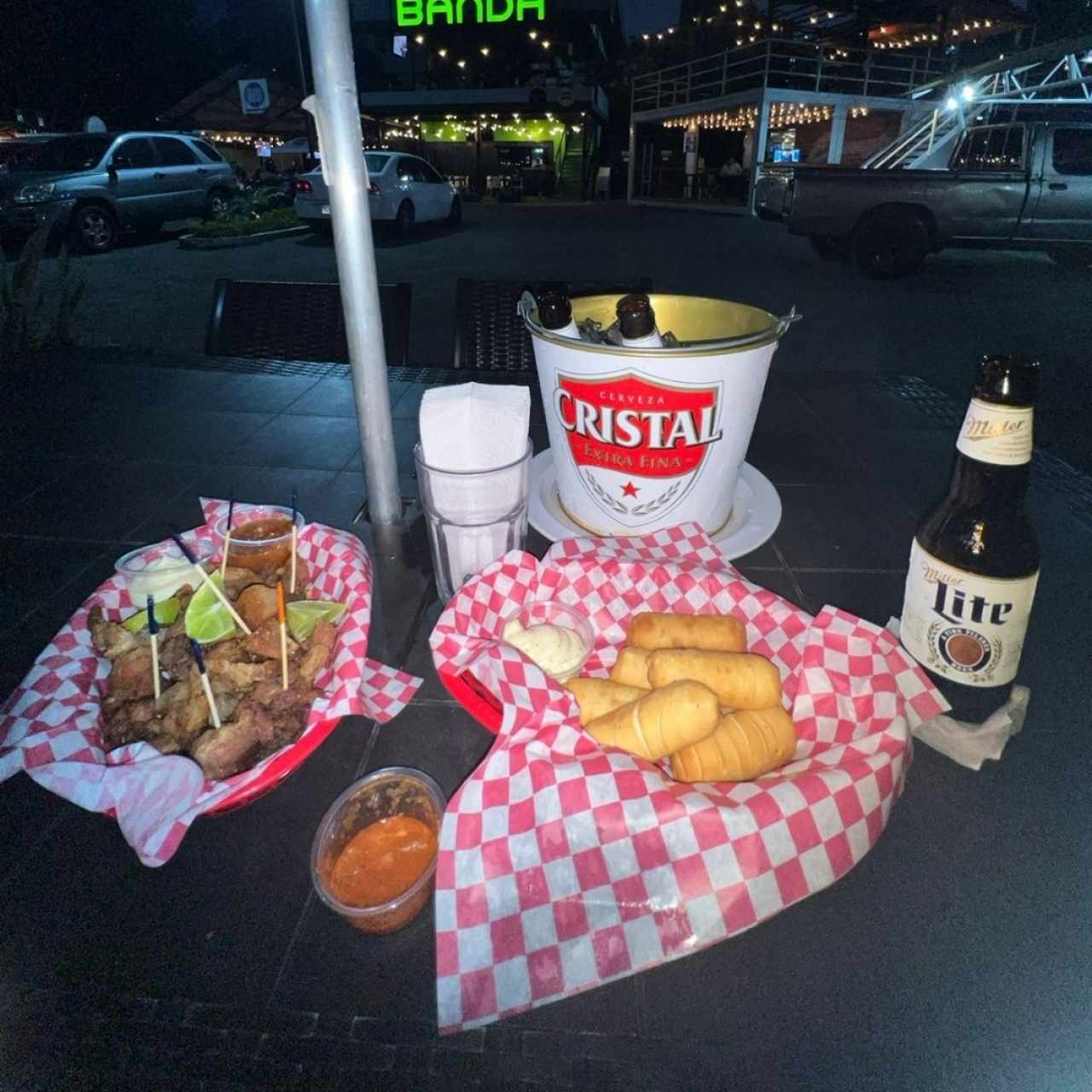 alitas y tequeños de queso