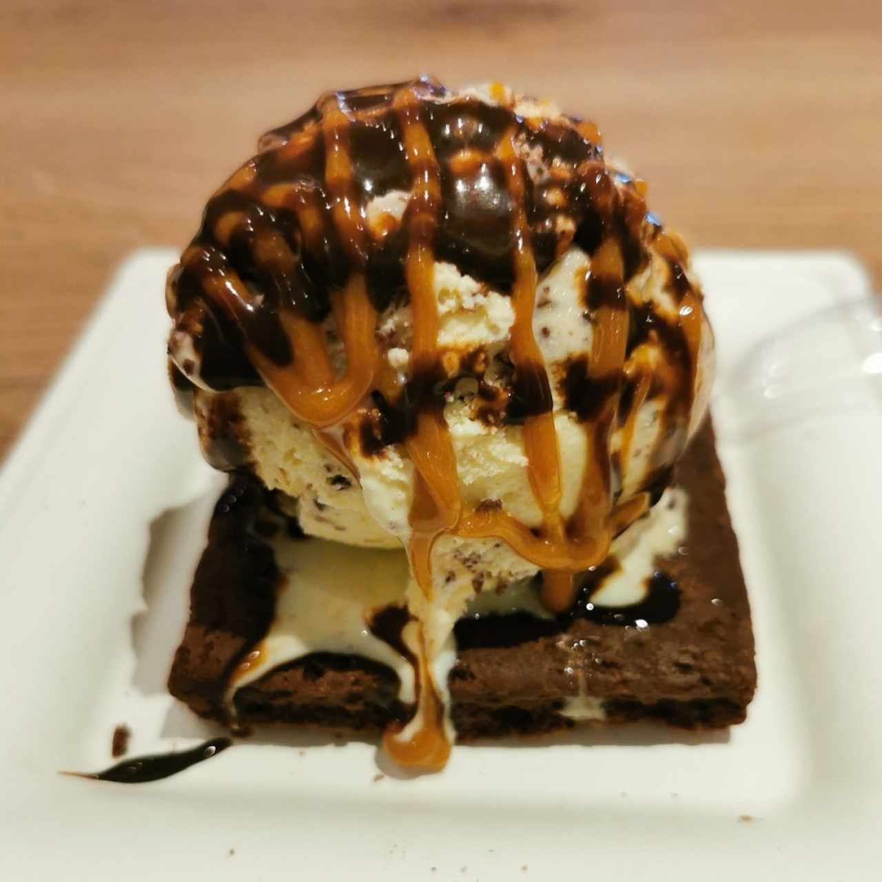 Brownie con helado