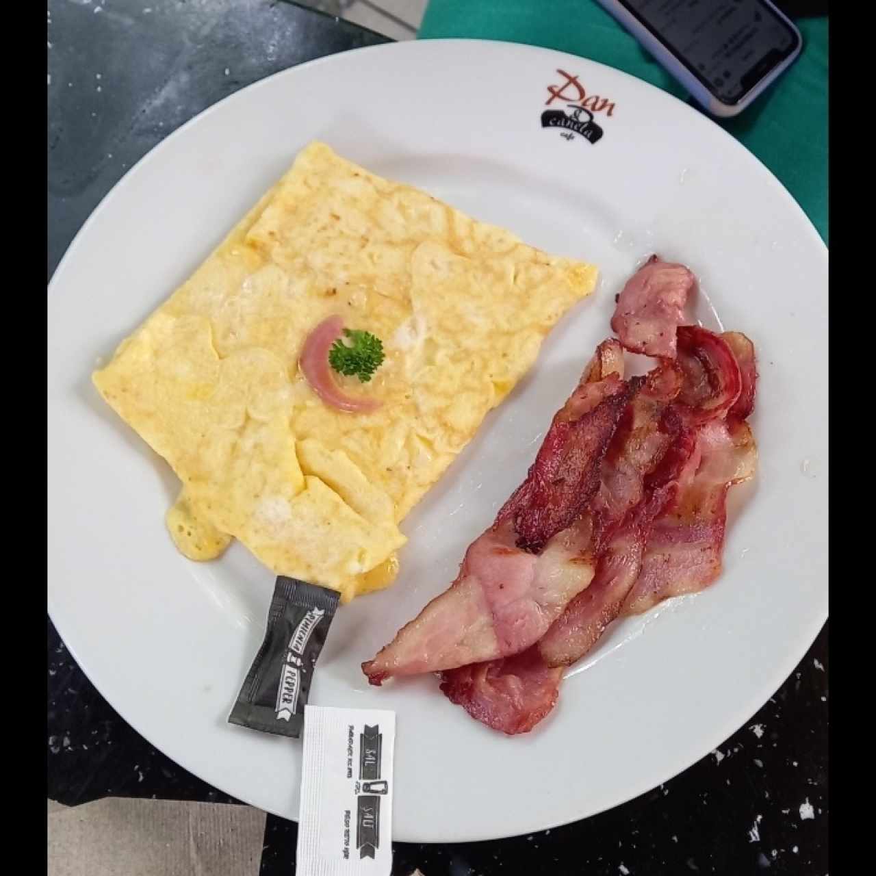 omelette con bacon