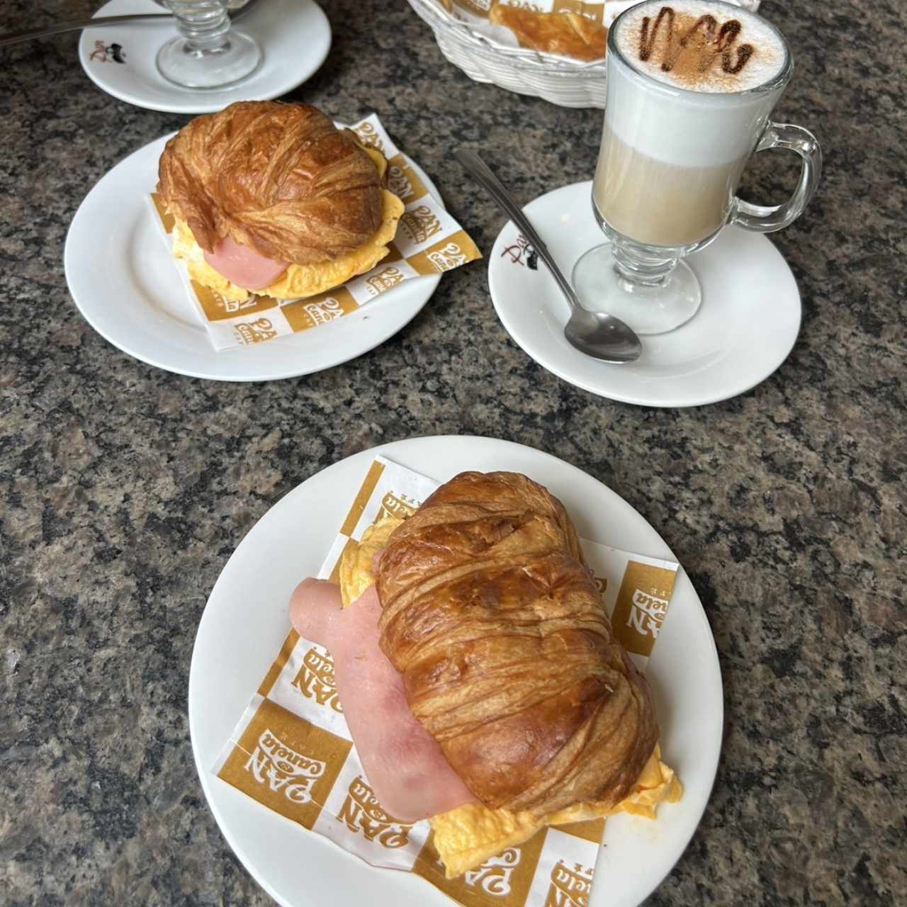Desayunos - Croissant Completo