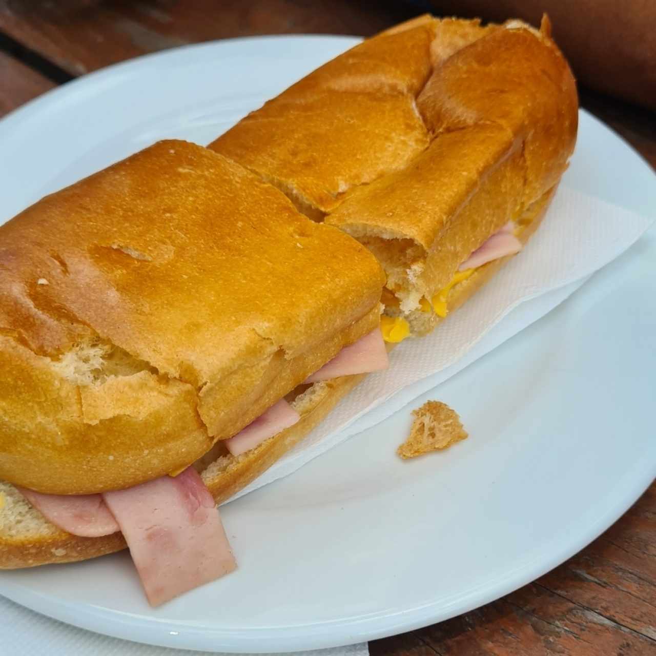 Emparedado de jamón y queso