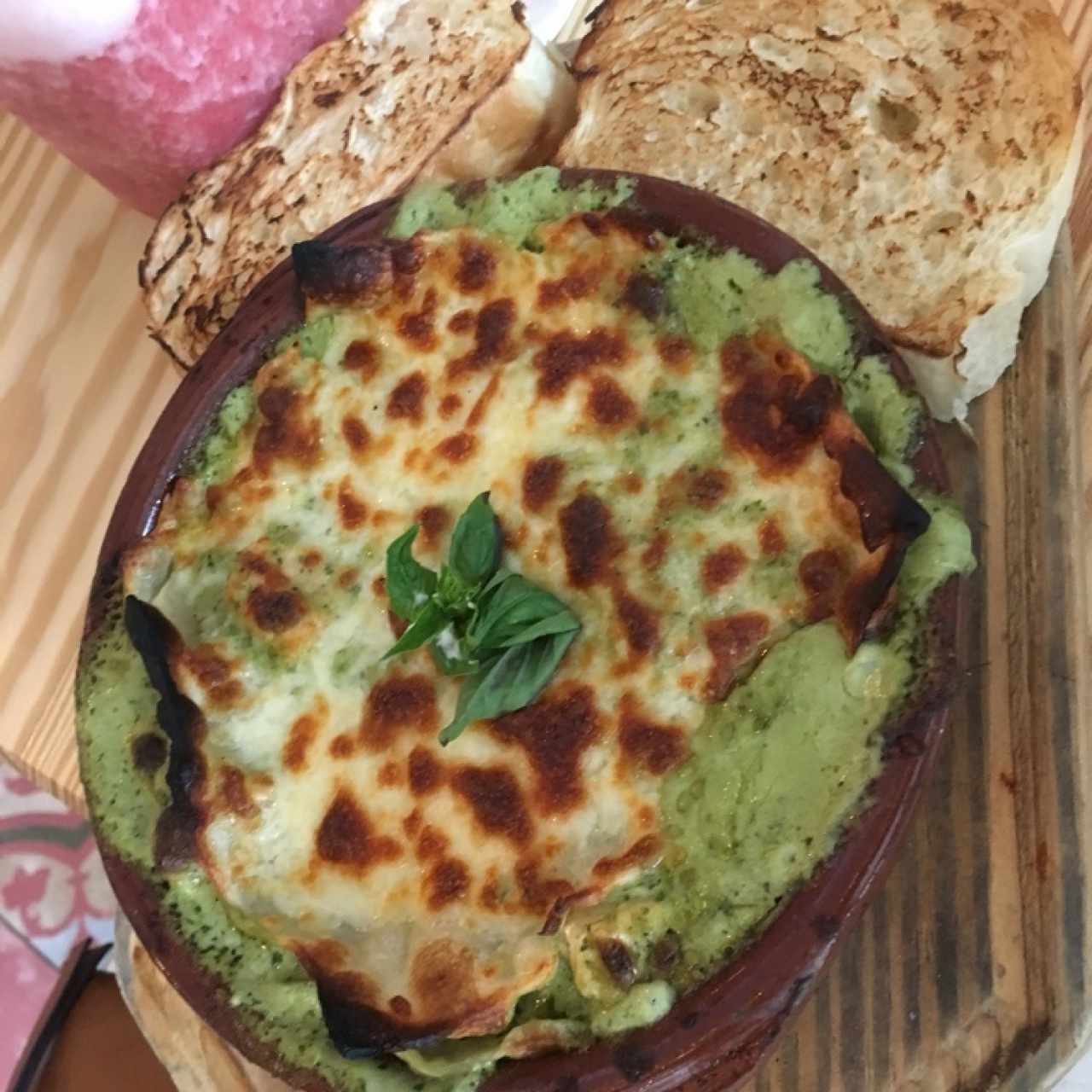 lasaña con salmon y salsa pesto 