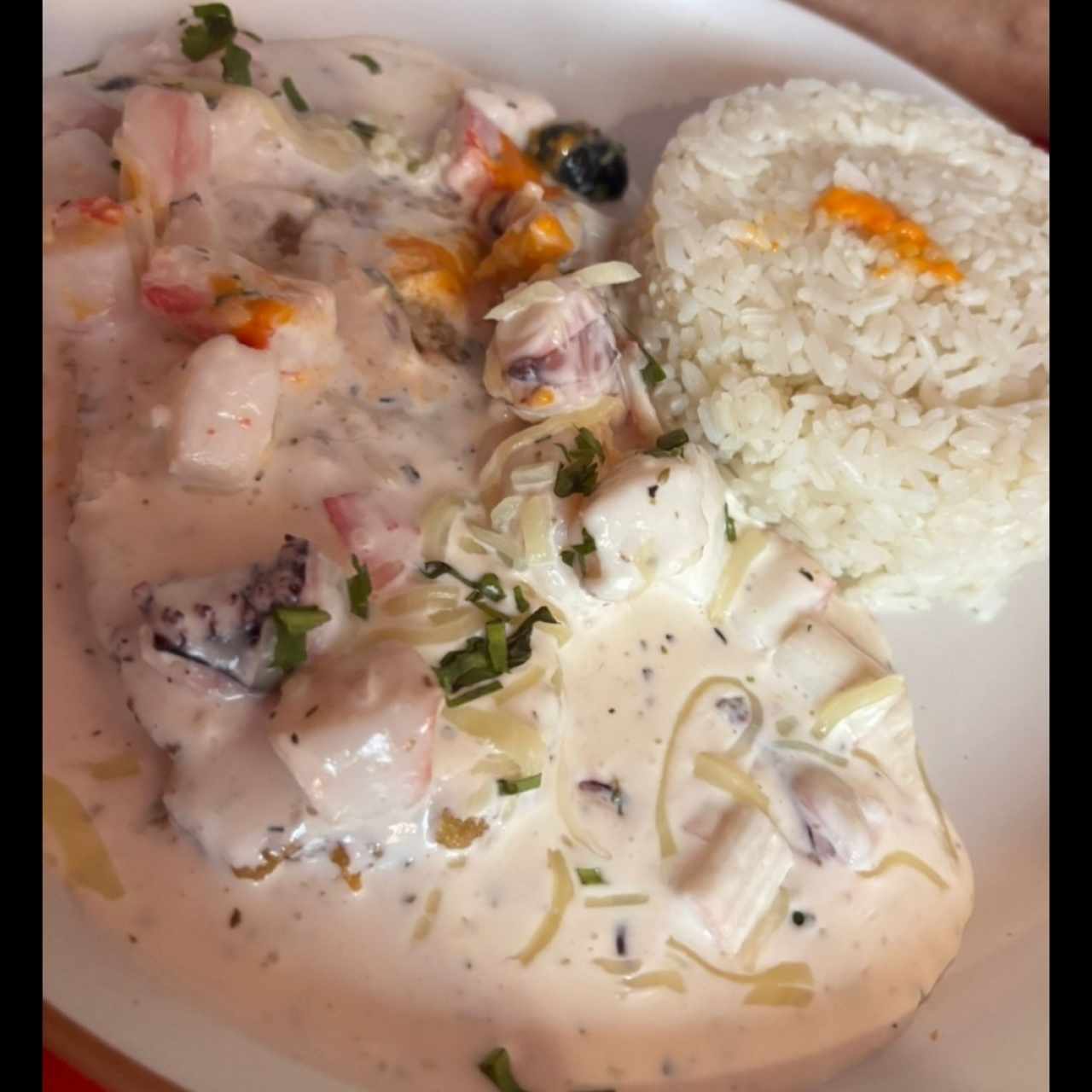 Corvina en salsa blanca Con Mariscos