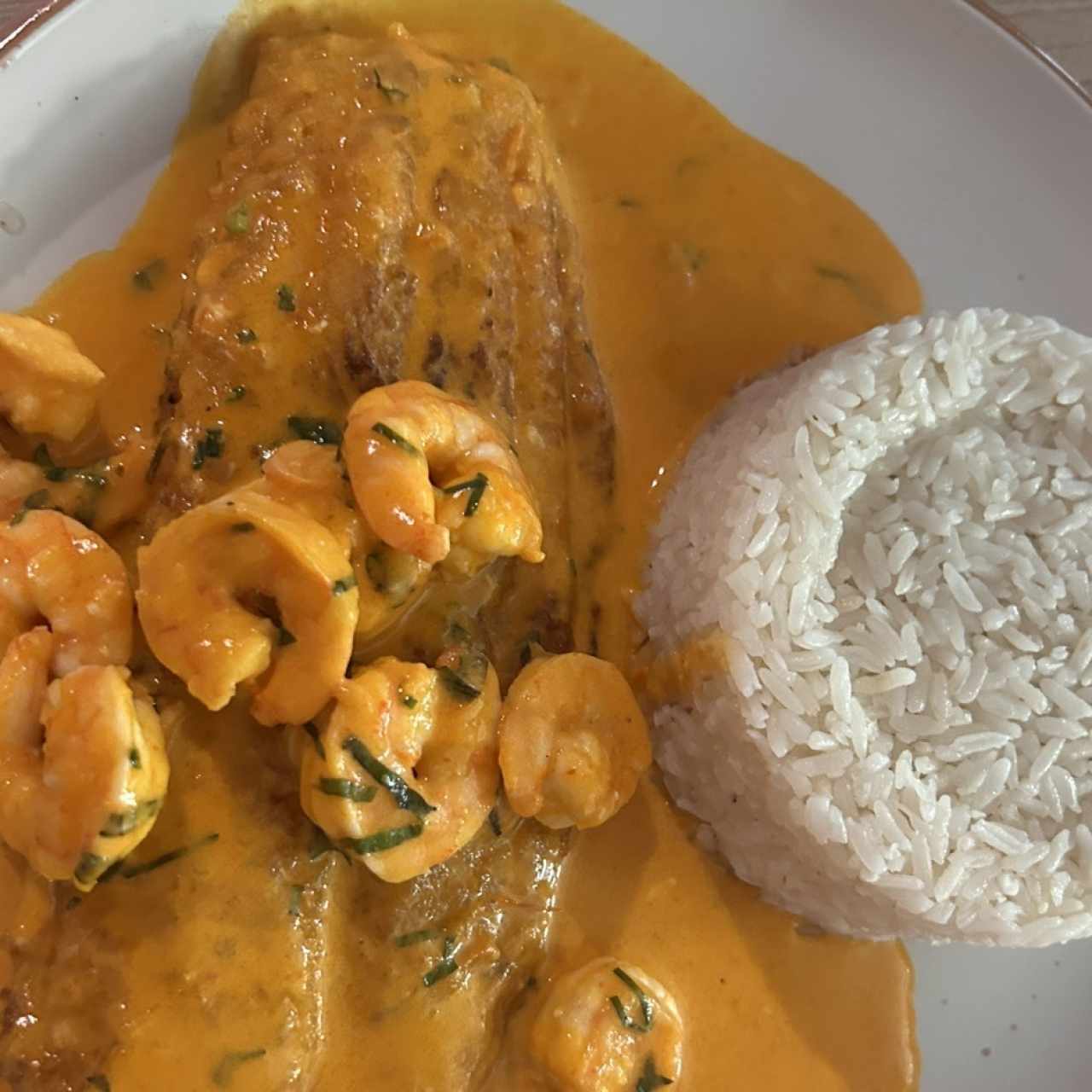 Pescado en Salsa de Camarón