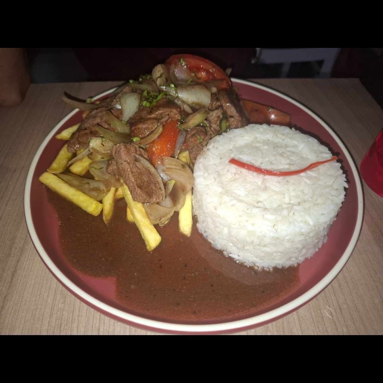 PLATOS FUERTES - Lomo Saltado