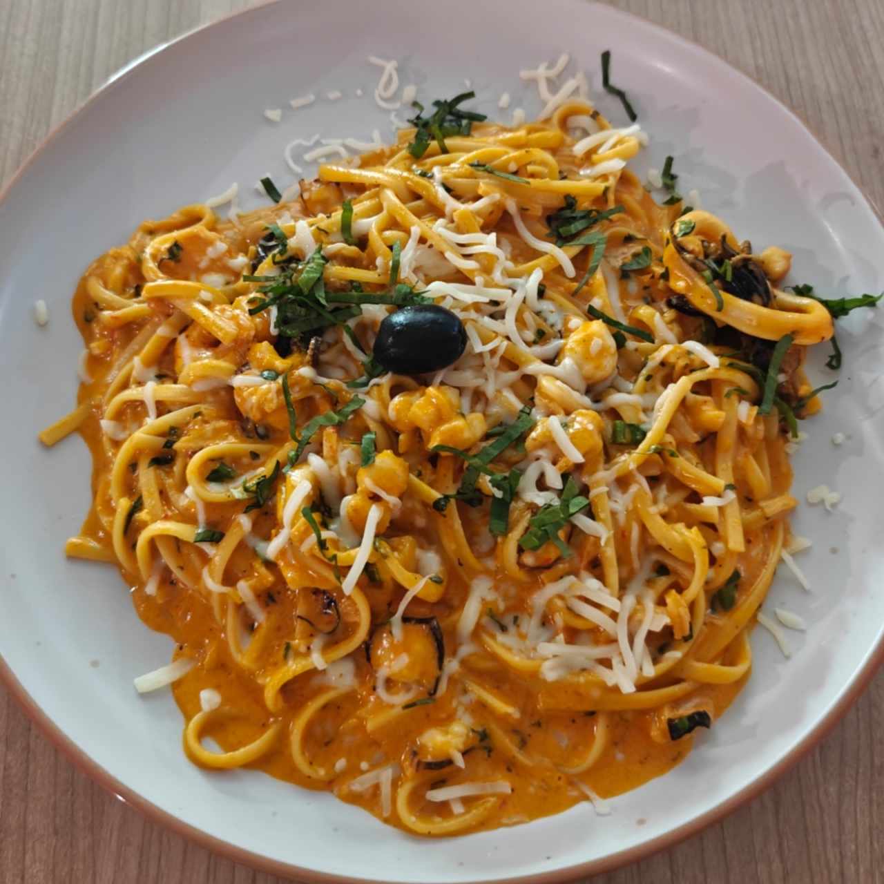 Linguini Con Picante de Mariscos