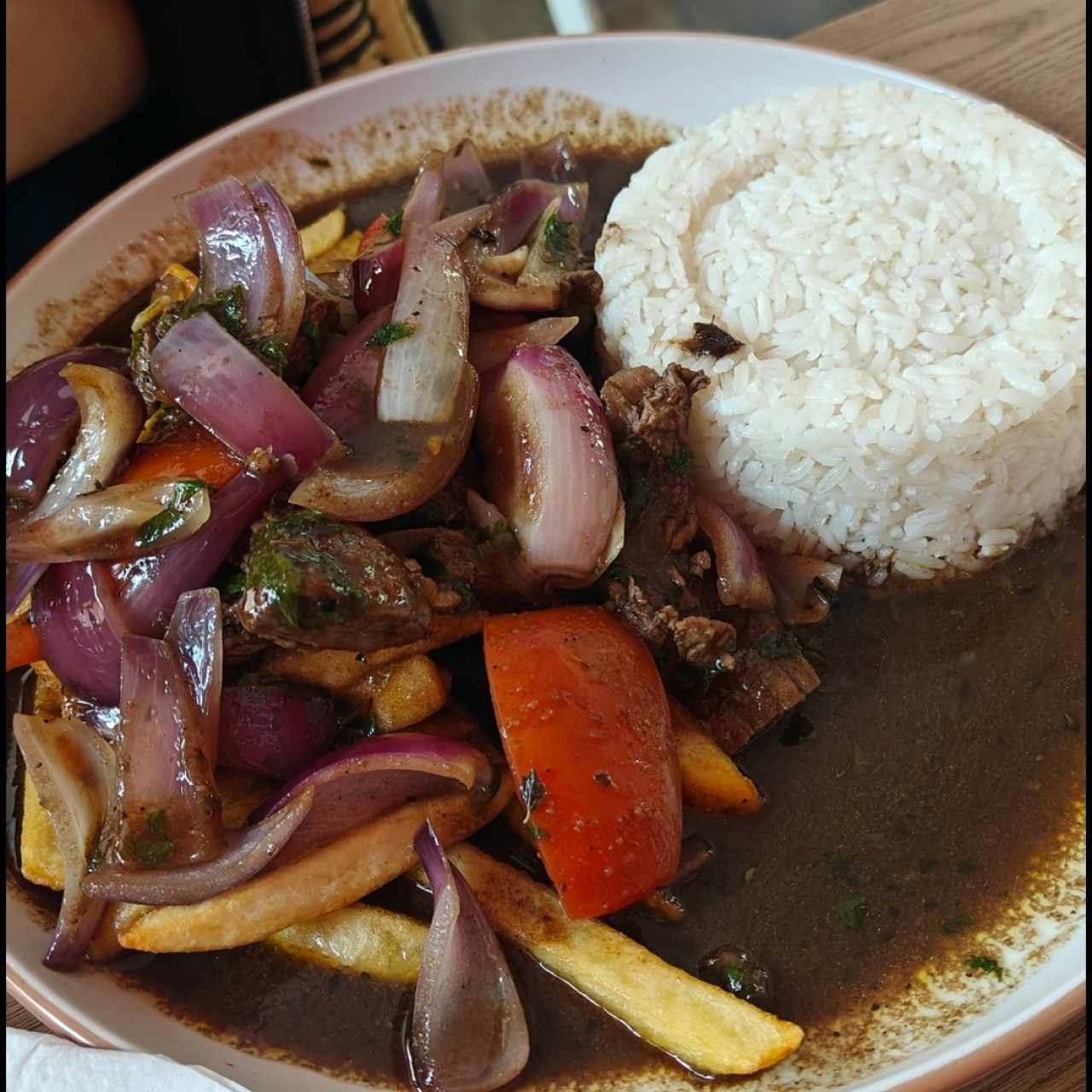 PLATOS FUERTES - Lomo Saltado