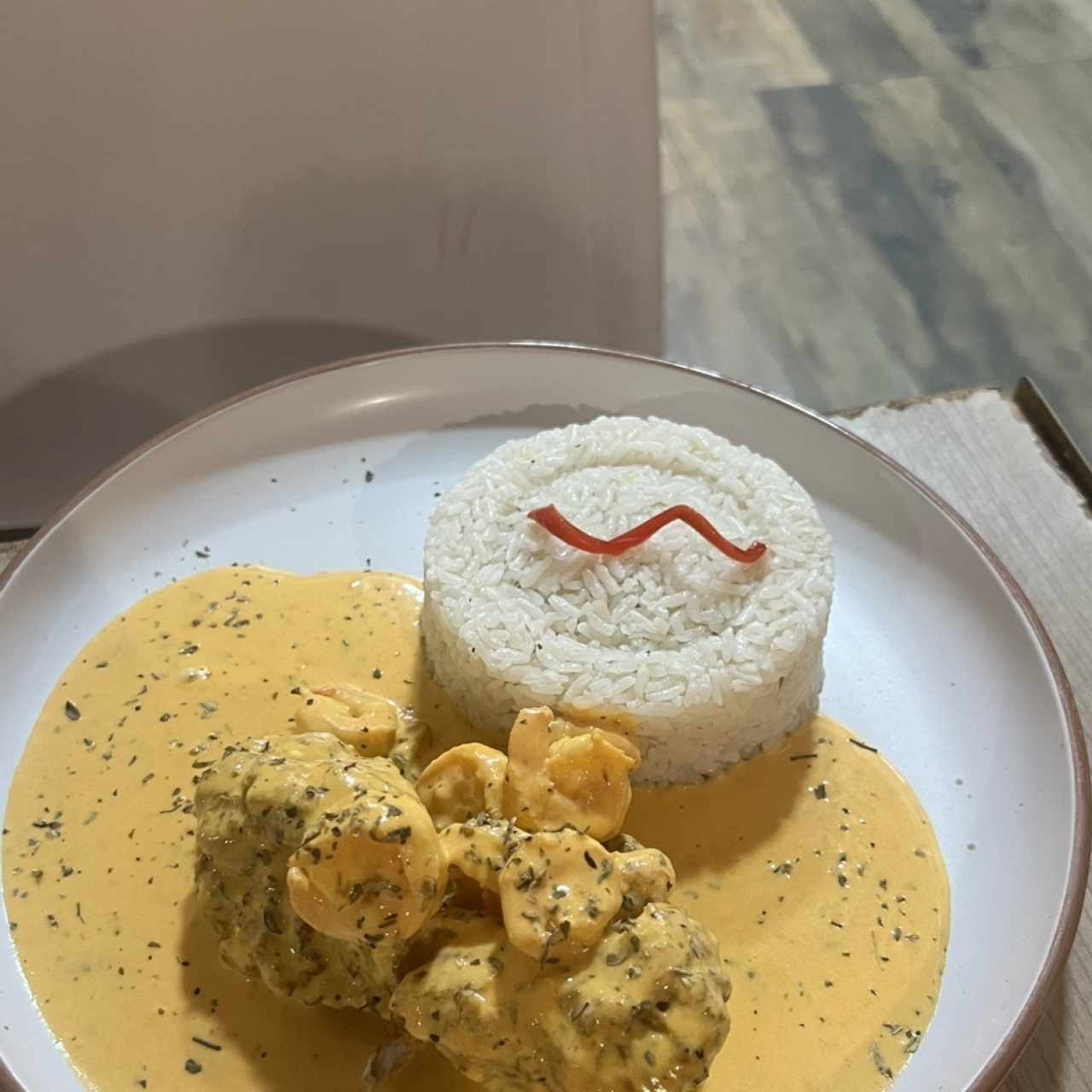 Pescado en Salsa de Camarón