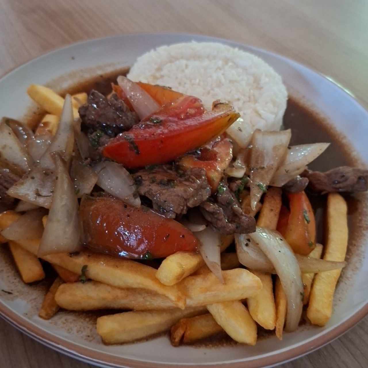 PLATOS FUERTES - Lomo Saltado