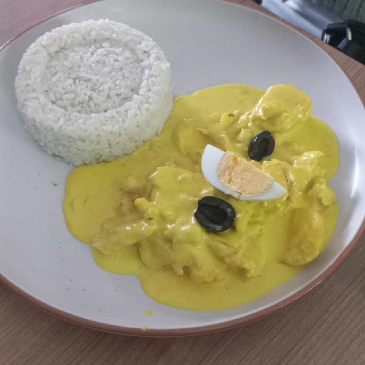 PLATOS FUERTES - AJí de gallina