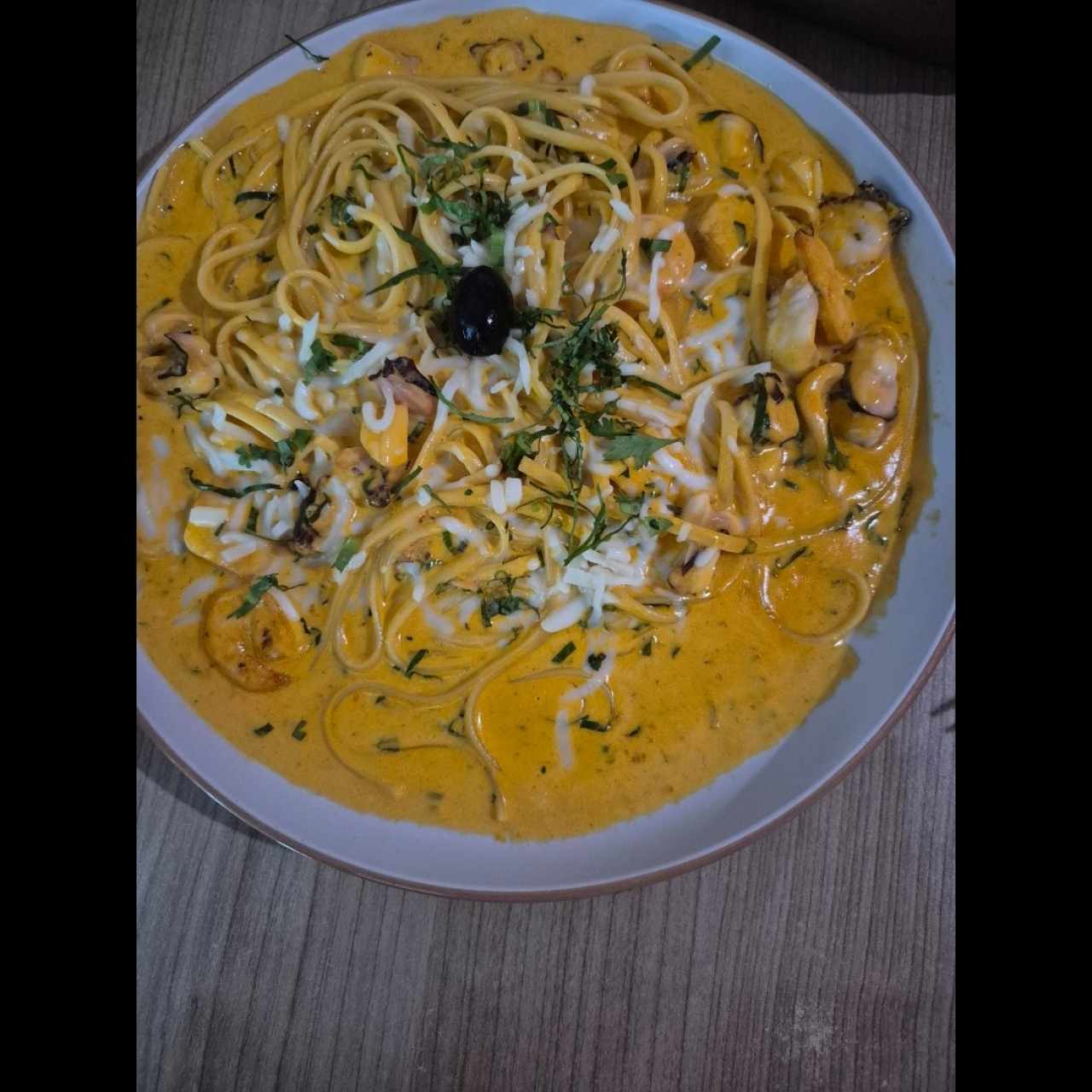 Linguini Con Picante de Mariscos