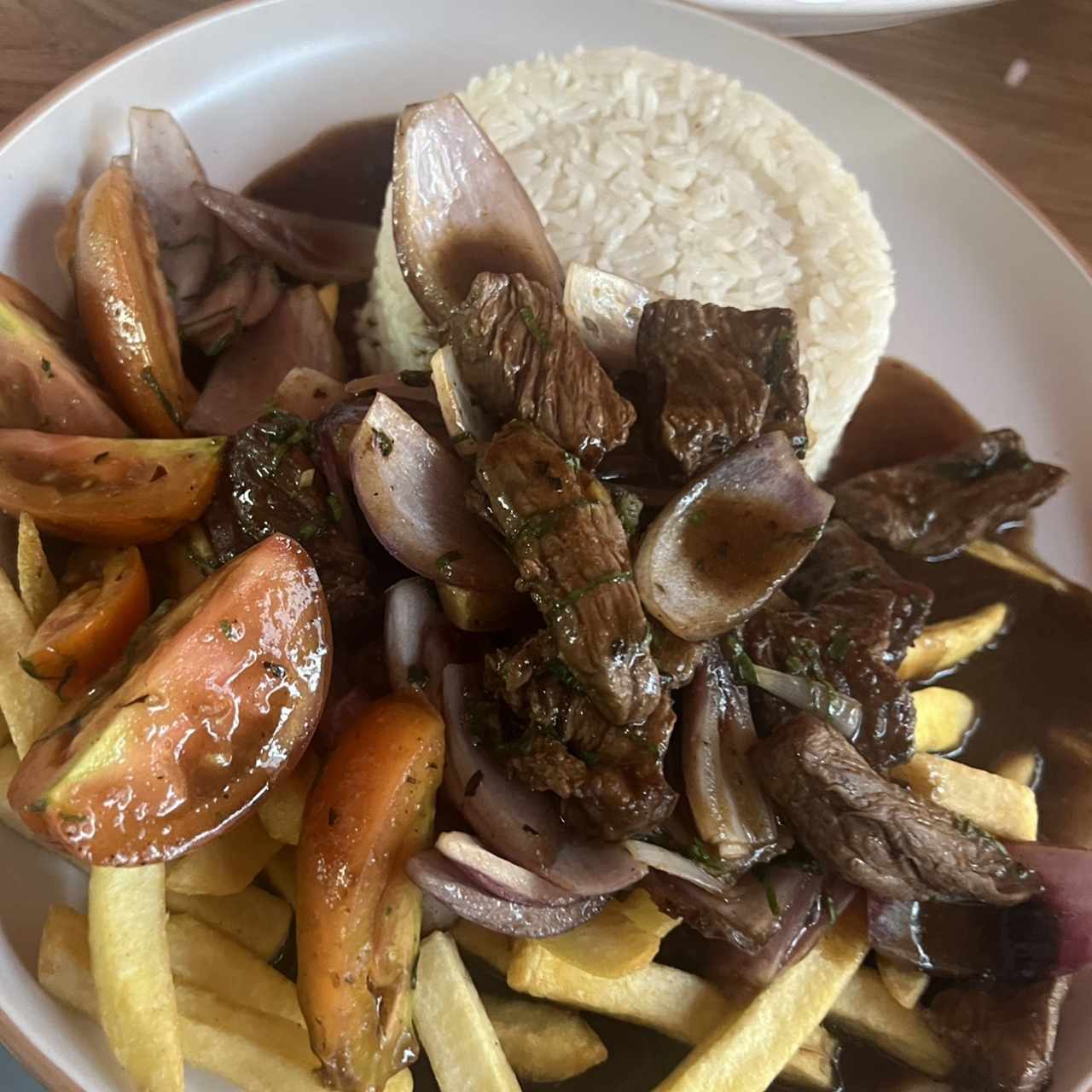 PLATOS FUERTES - Lomo Saltado
