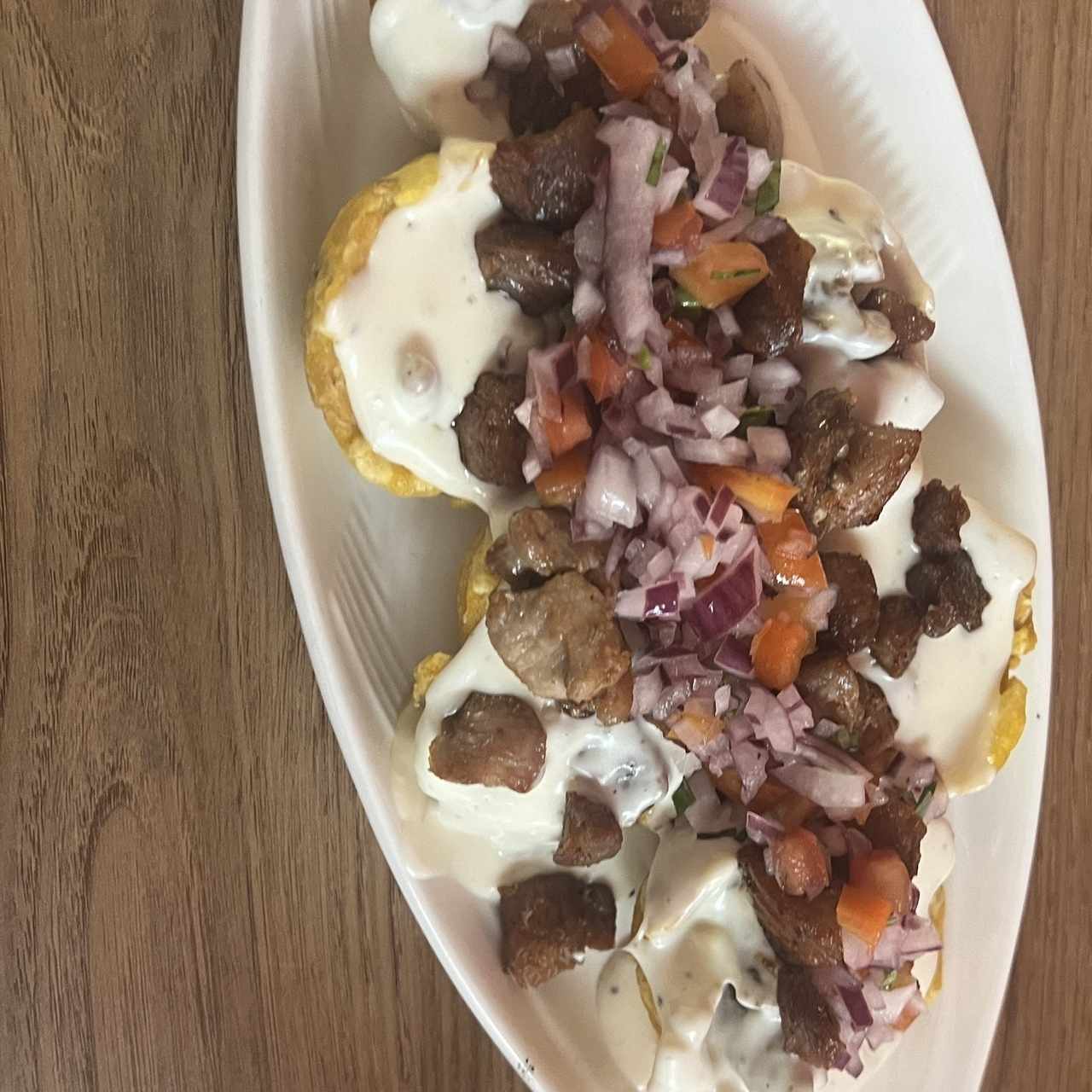 Patacones rellenos de Mariscos Frios