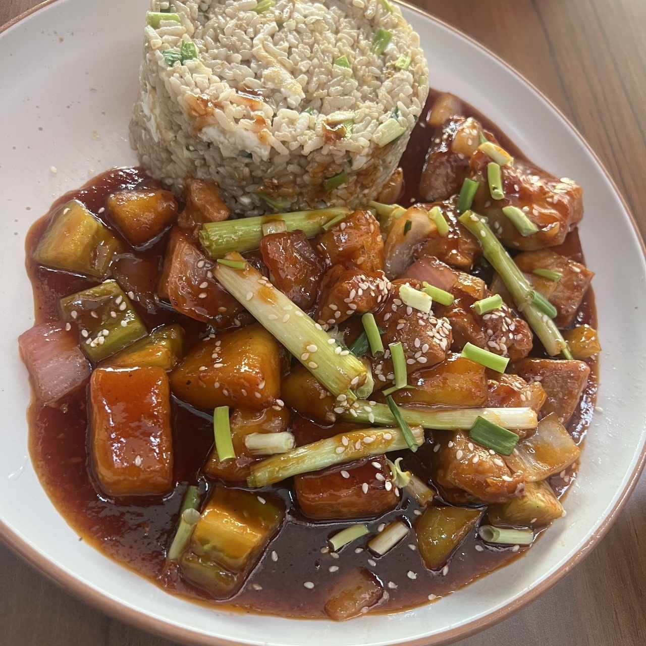Puerco Agridulce con arroz Chaufa