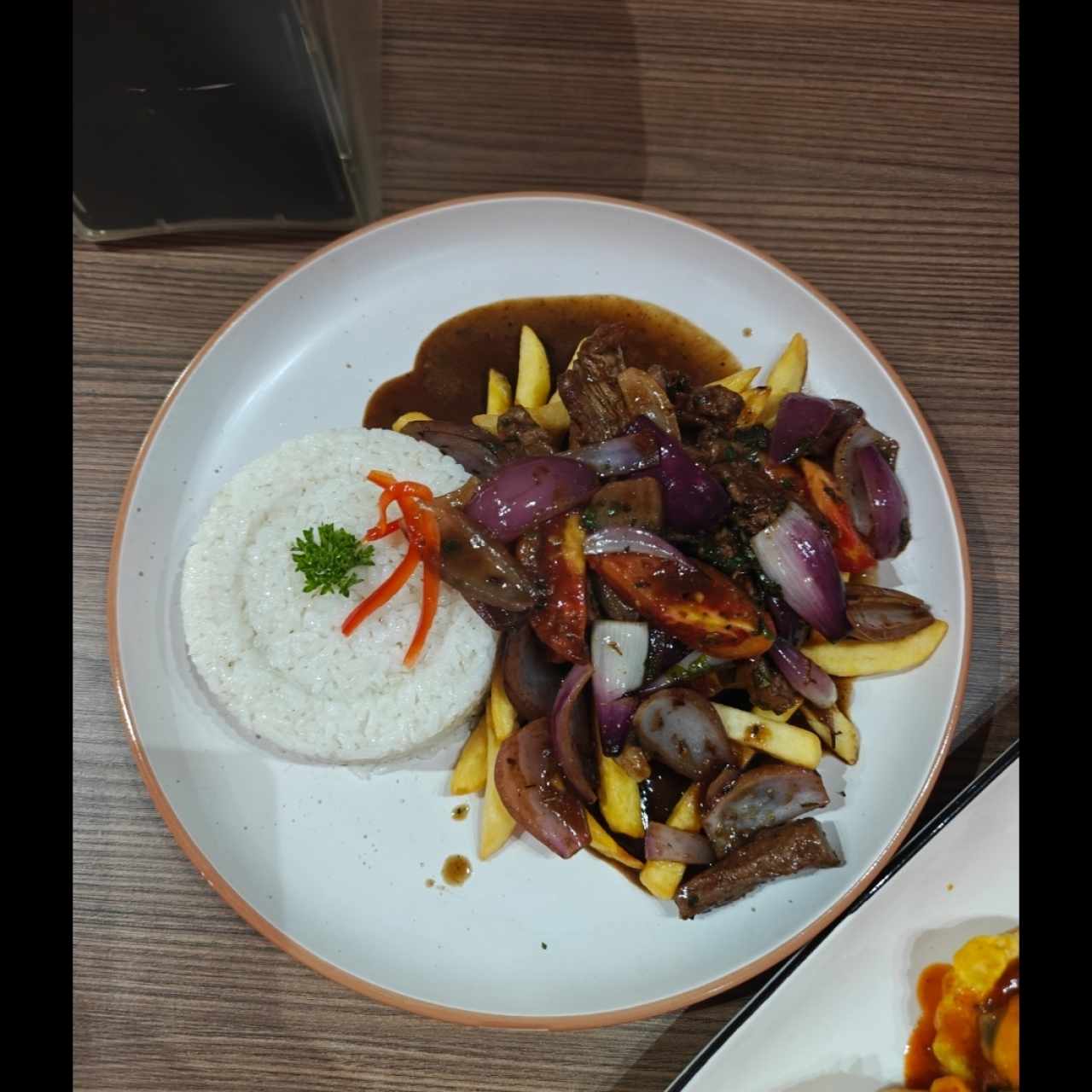 PLATOS FUERTES - Lomo Saltado