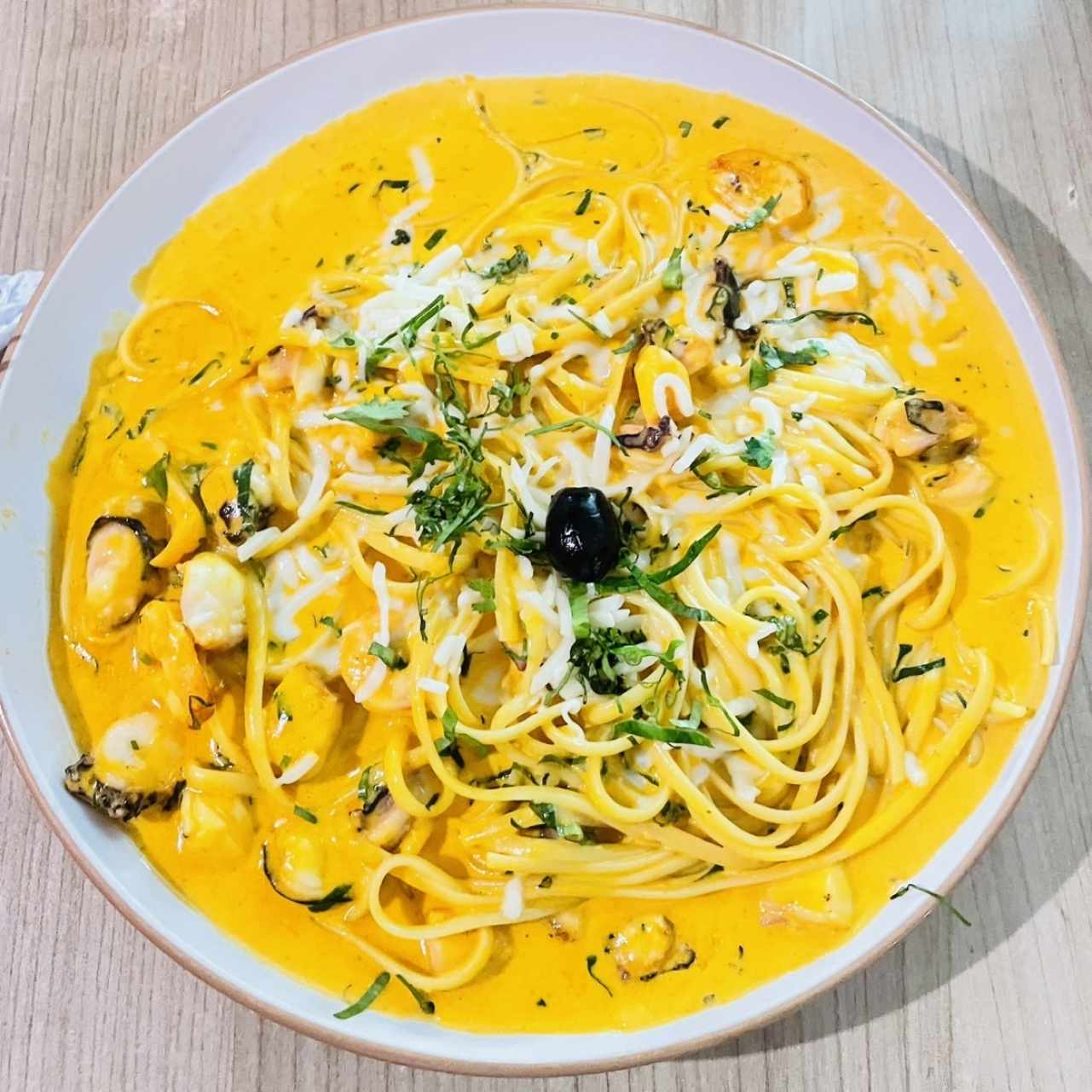 Linguini Con Picante de Mariscos