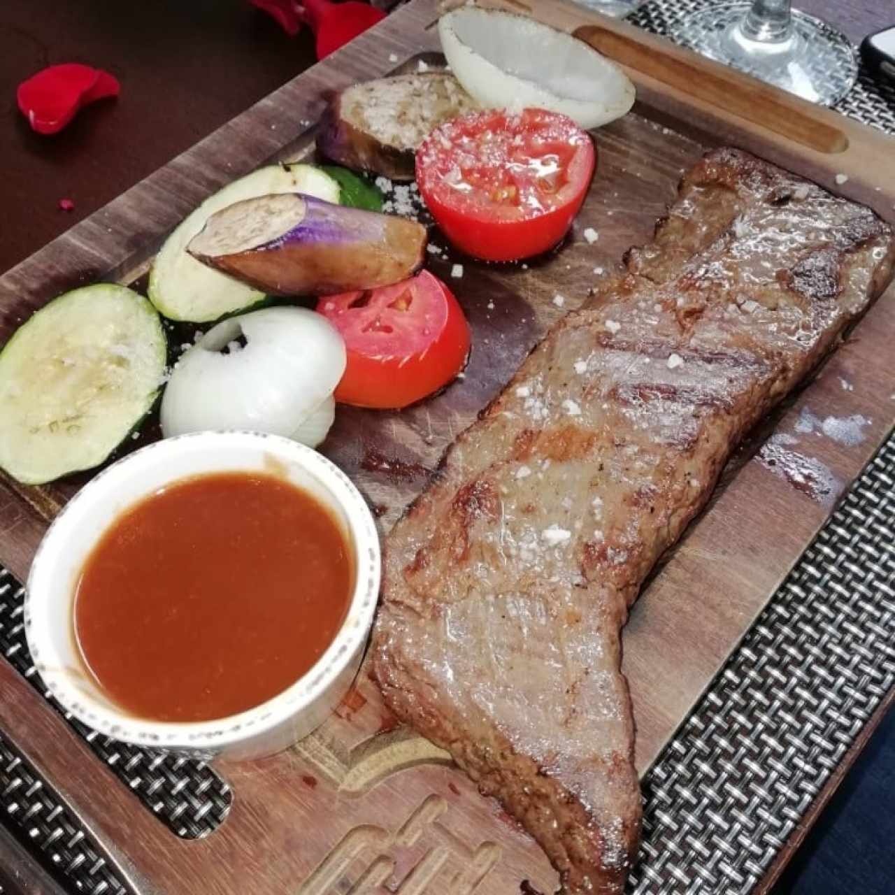 Entraña con Vegetales a la Brasa 