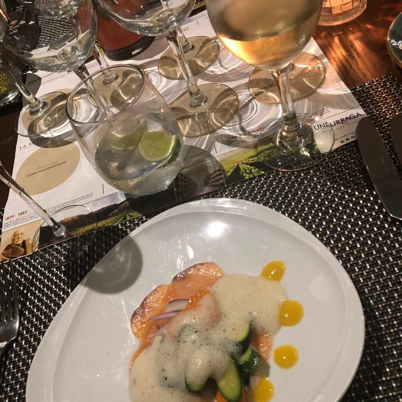 Excelente atención por parte de Jorge y todo el equipo q coordinó el maridaje de Undurraga en el q participé. El chef Héctor nos deleitó con la selección y el sabor de cada platos, que acompañados de un excelente vino hizo de esta una velada exquisita 🥰🥰