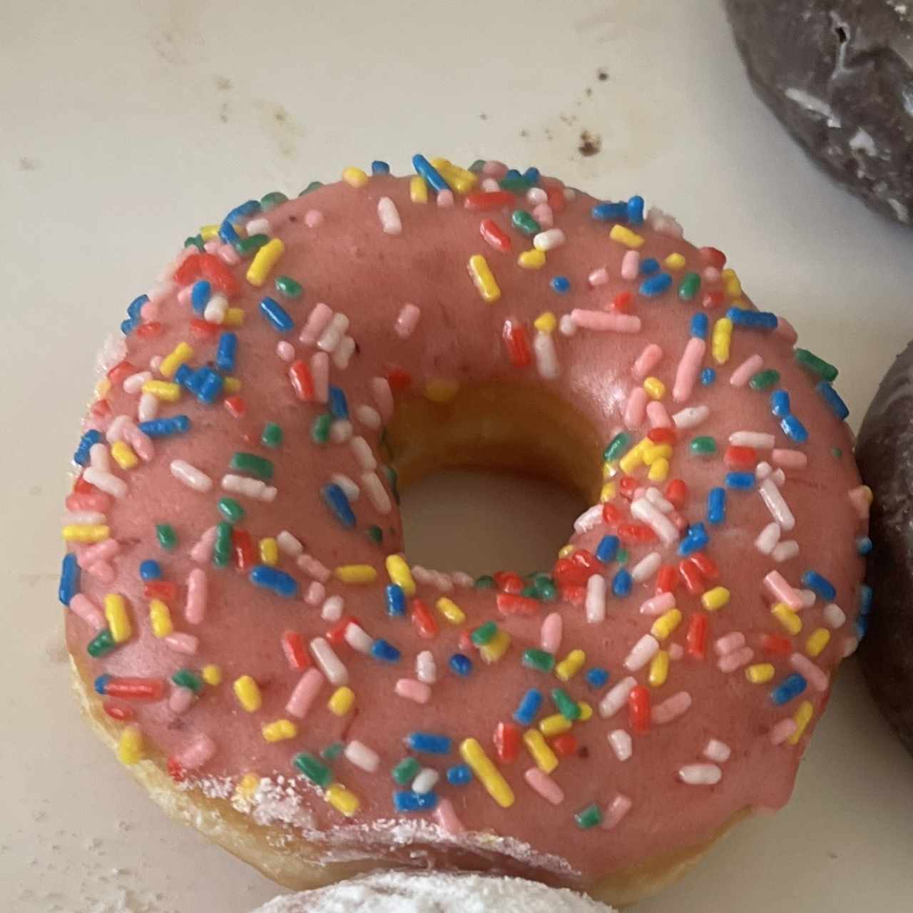 Dona cubierta de fresa