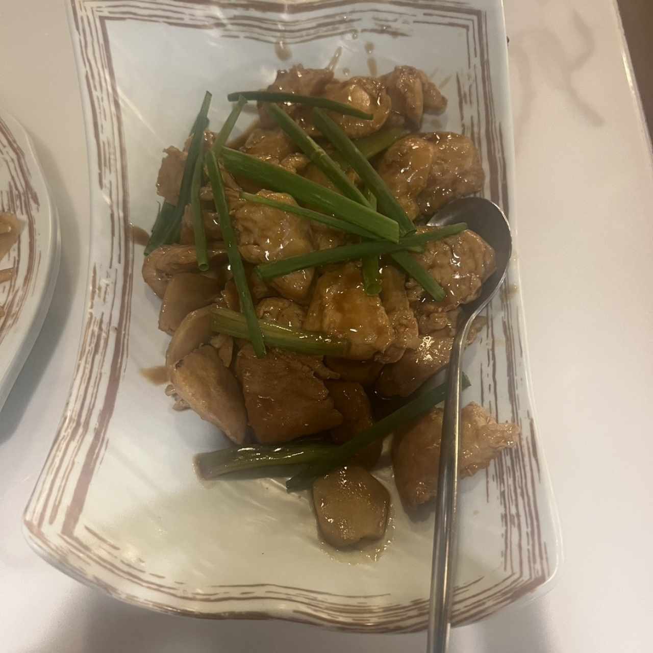 Pollo Con Jengibre Y Cebollina