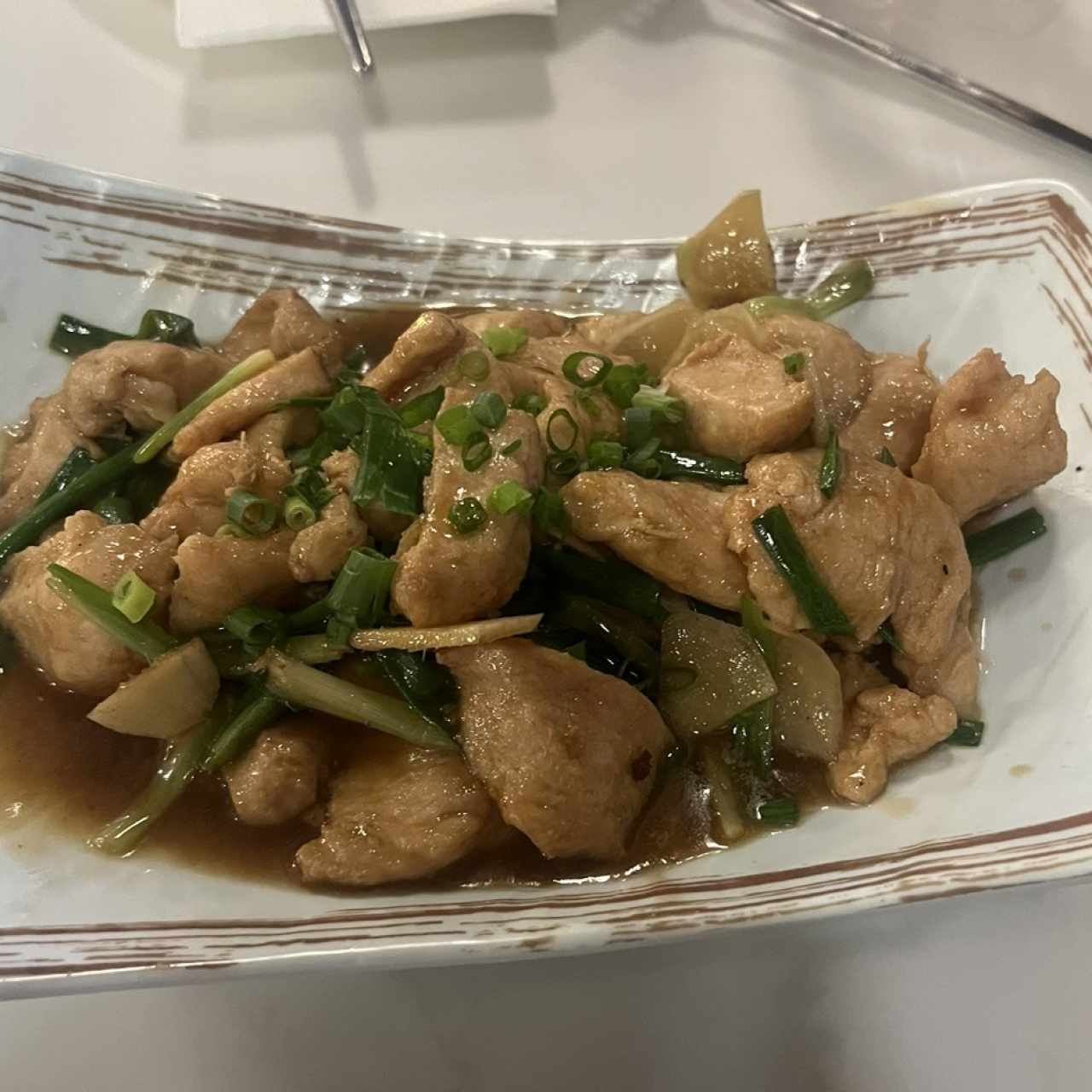Pollo Con Jengibre Y Cebollina