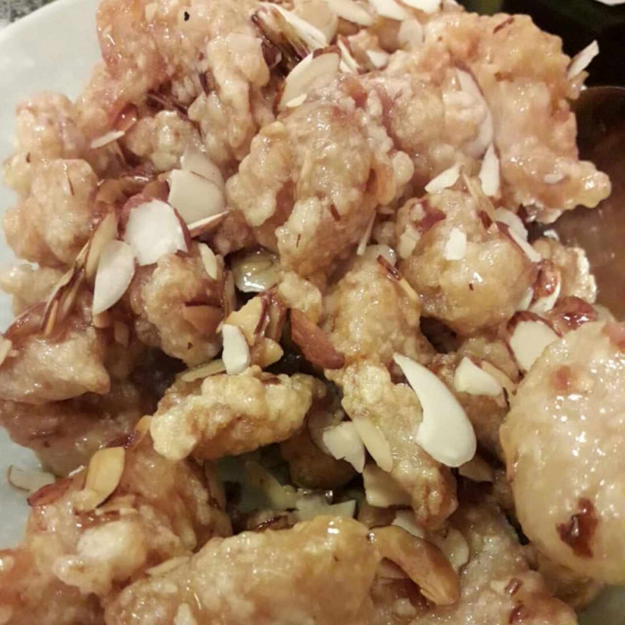 Pollo con miel y almendras